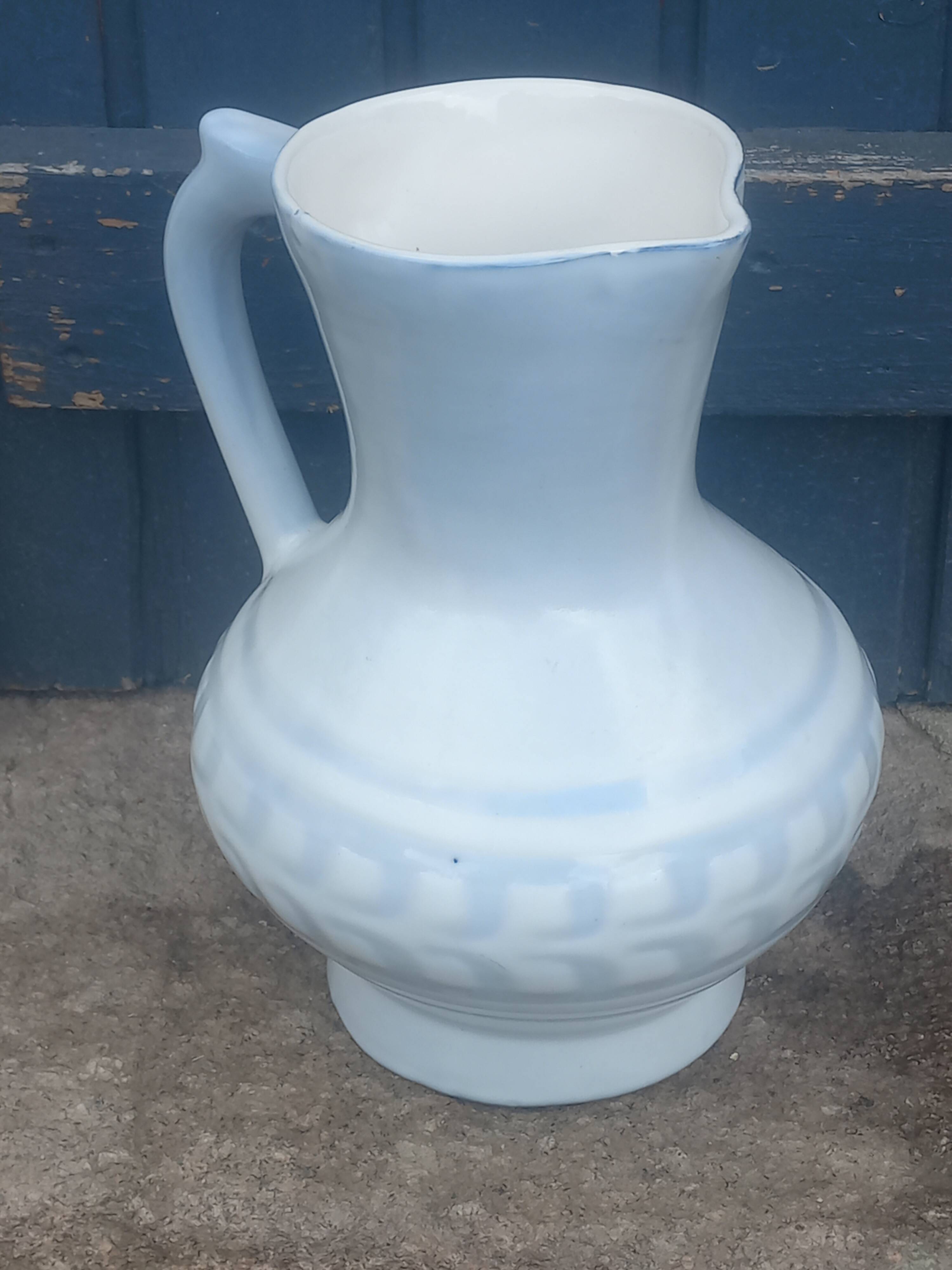 Roger Capron pitcher vase in Vallauris ceramic