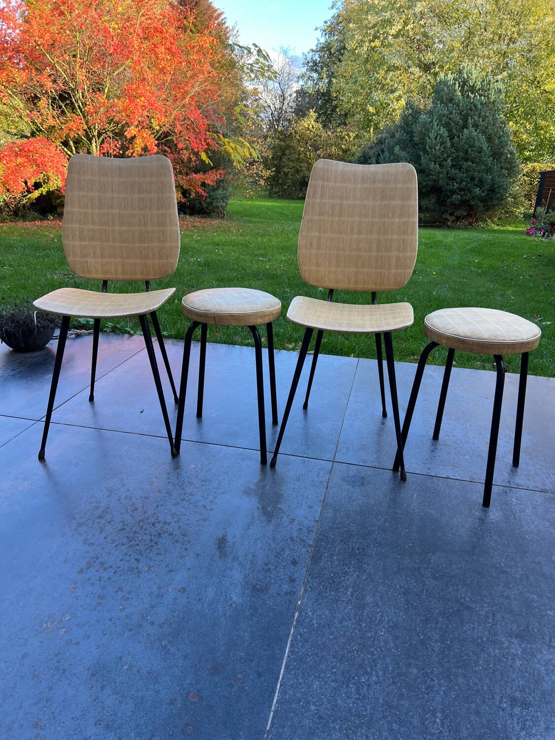 2 chairs and 2 vintage stools from the 60s-70s