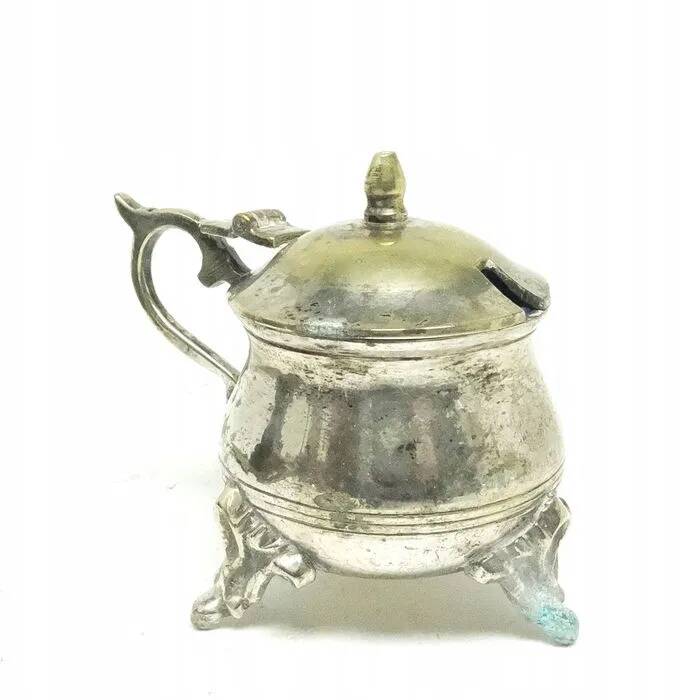 N8x salt shaker in new look style