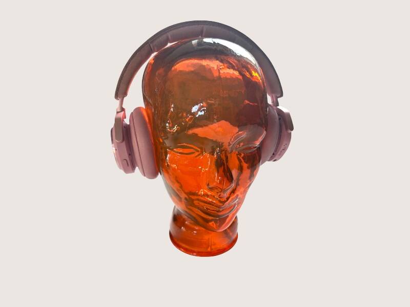 Decorative sculptural head in amber glass – Contemporary design