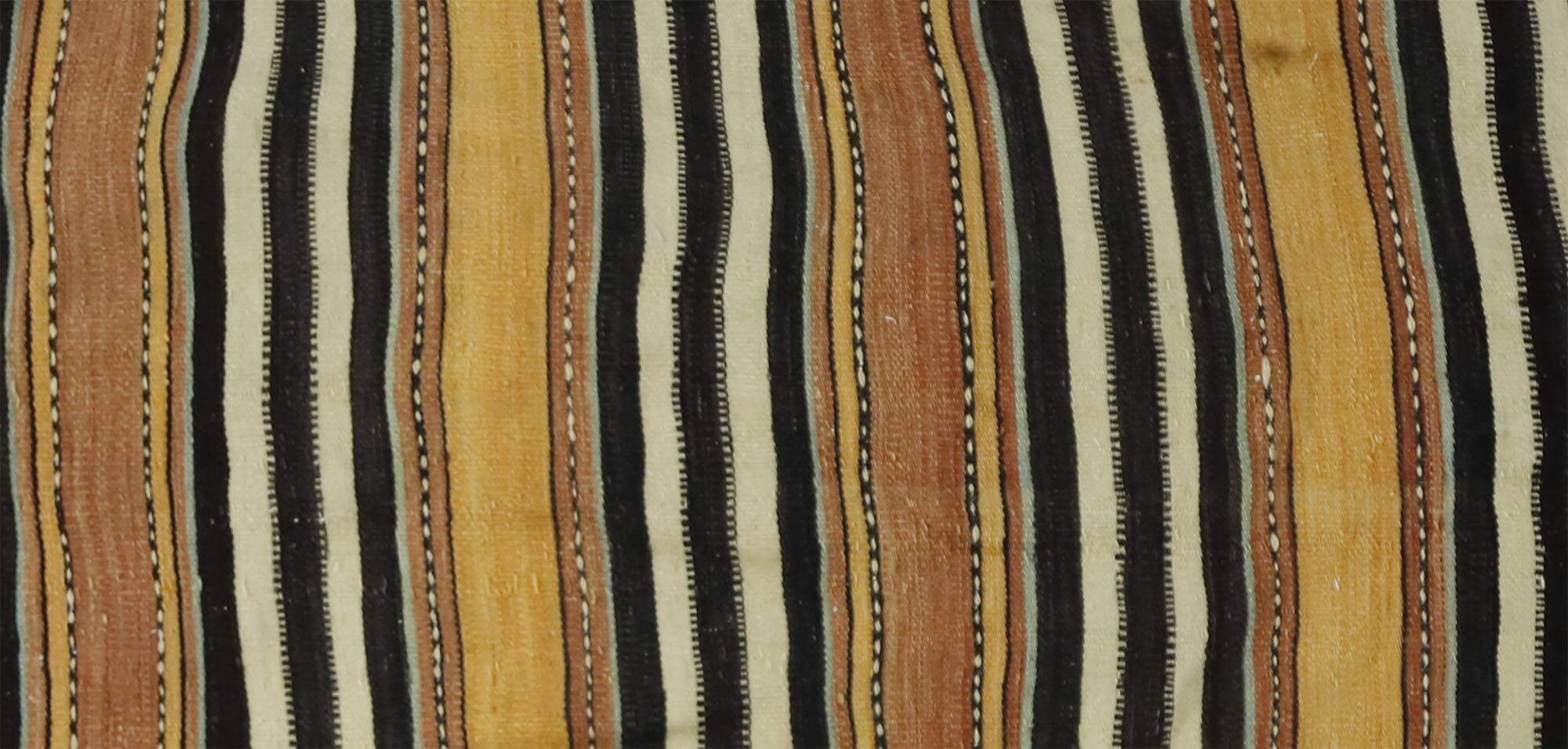 Kilim vintage d’Usak, 243 x 144 cm, laine 100 %, tissé à la main – années 1