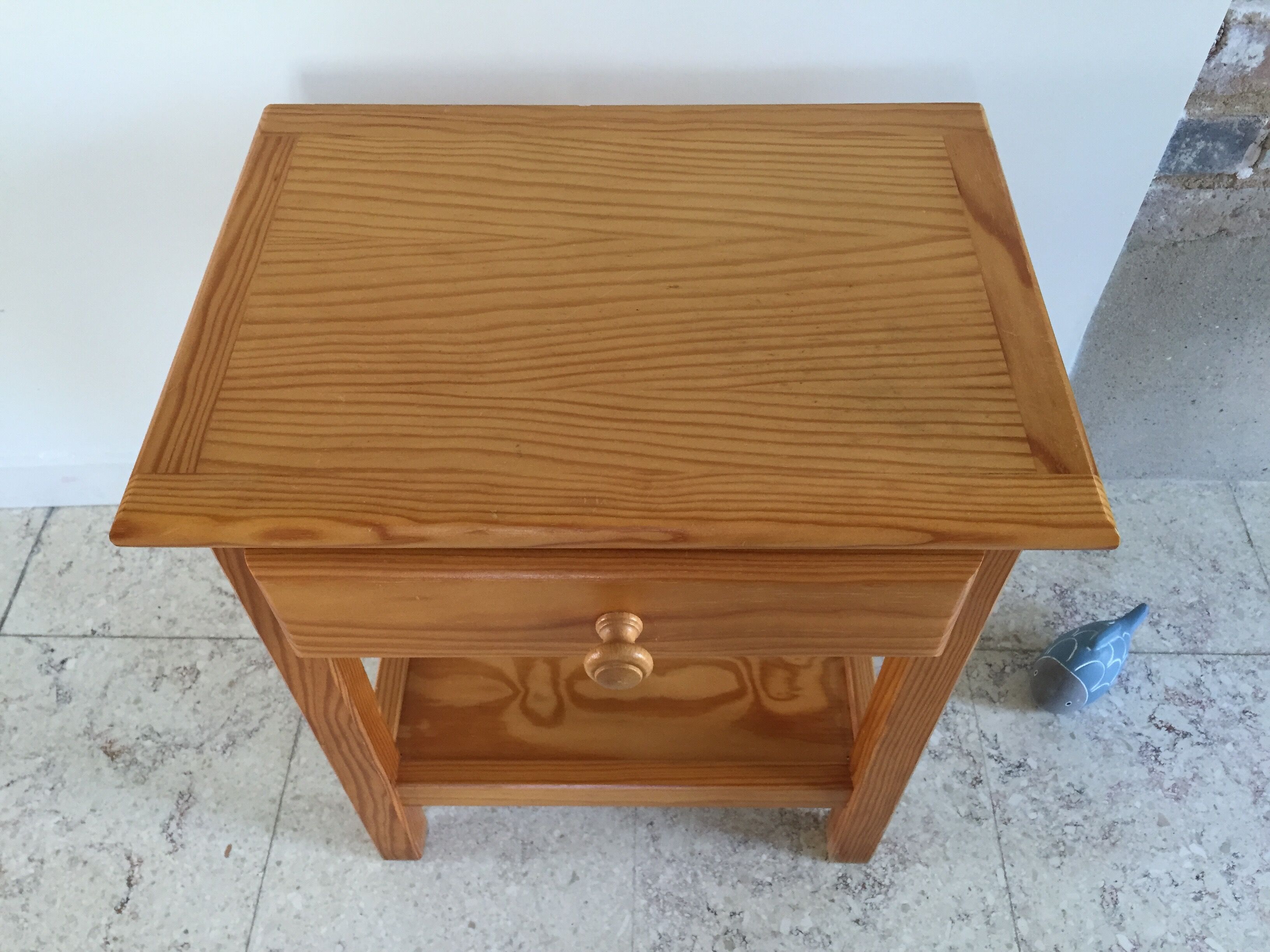 Table de chevet vintage en pin massif