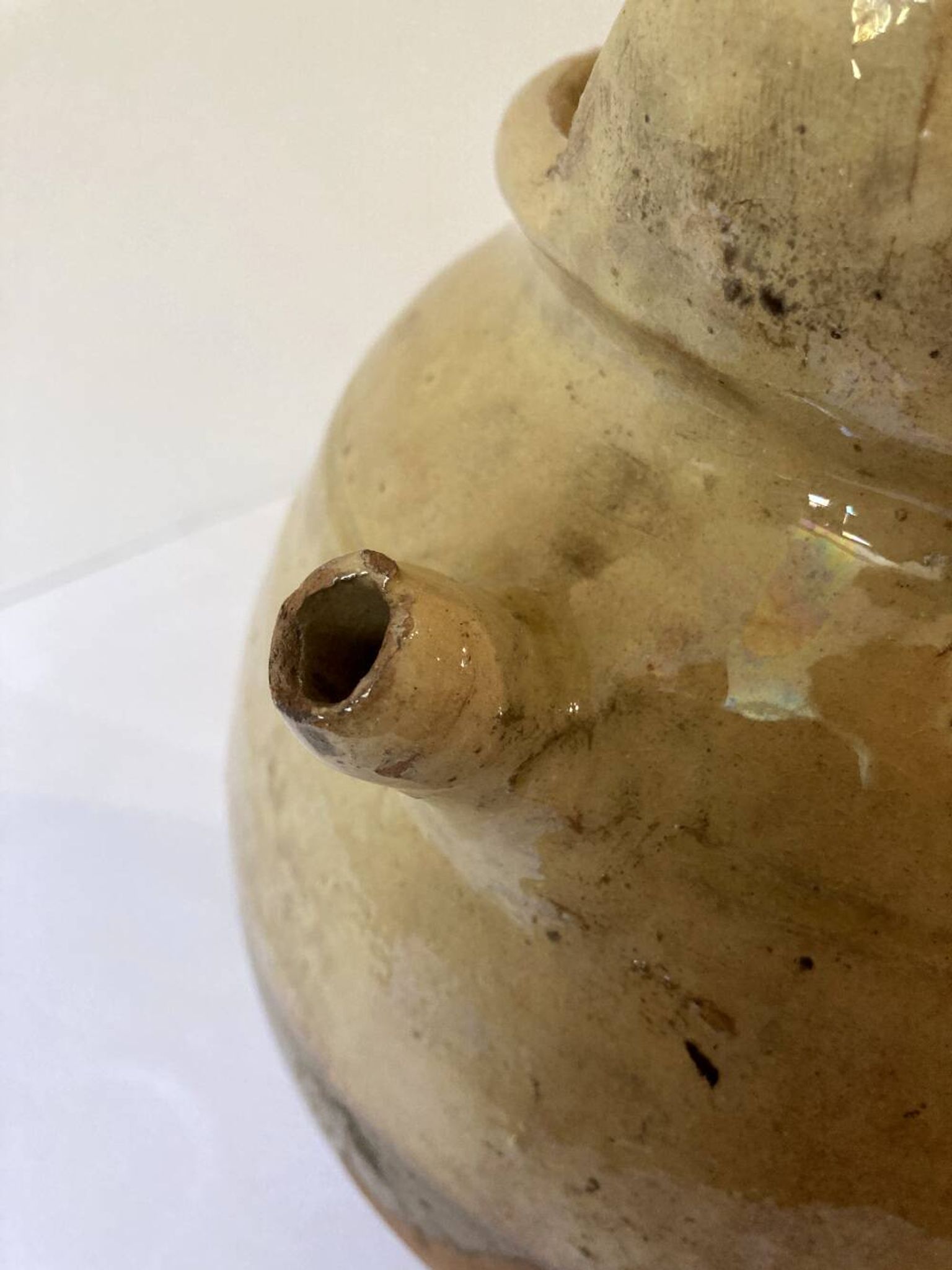 Cruche / Chevrette provençale ancienne, en terre cuite vernissée jaune