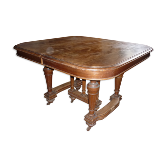 Table Henri II en noyer sur roulettes