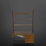 Bibliothèque italienne du milieu du siècle avec bureau.