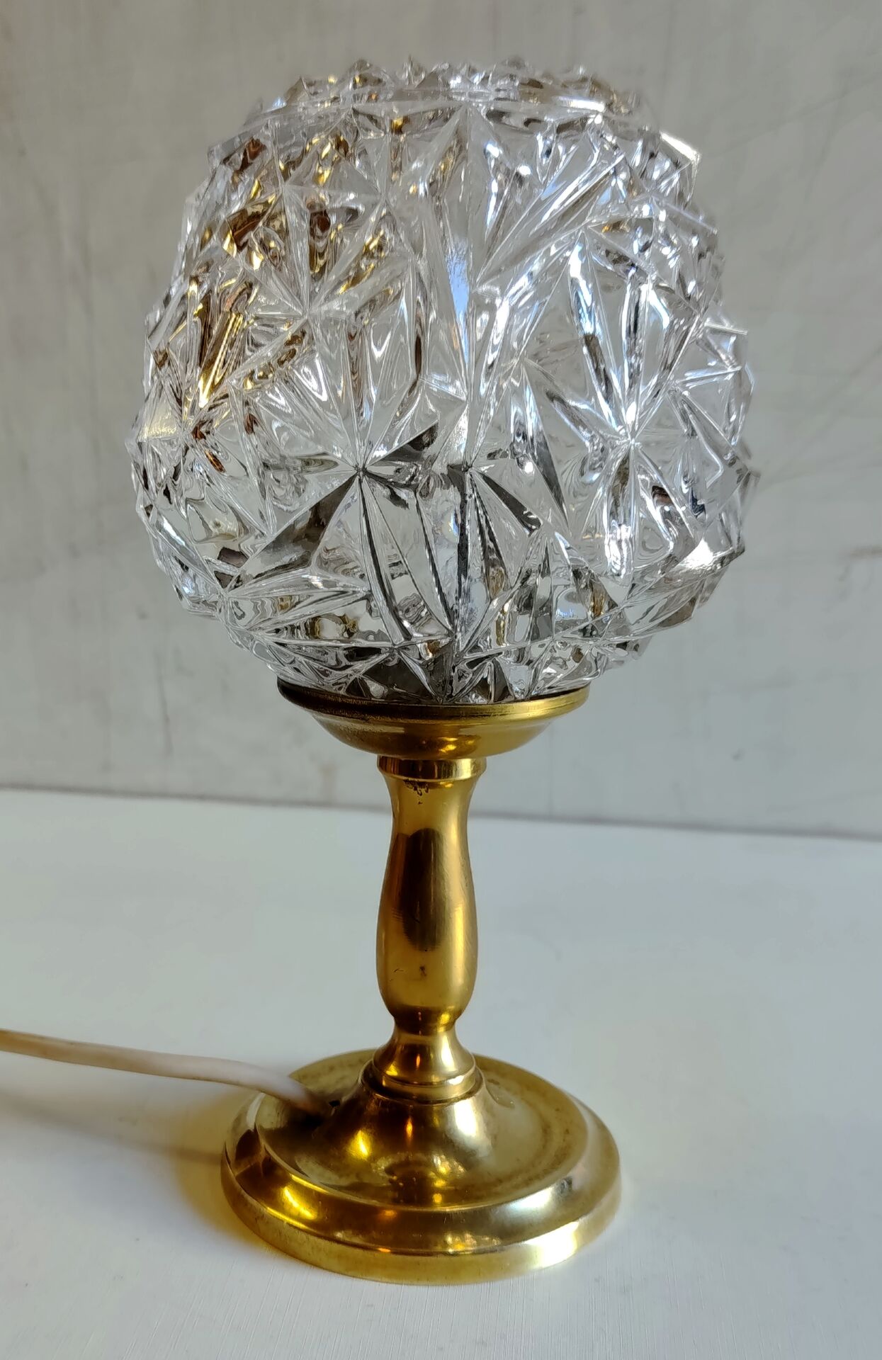 Lampe à poser en laiton doré et verre - mid.XXeme