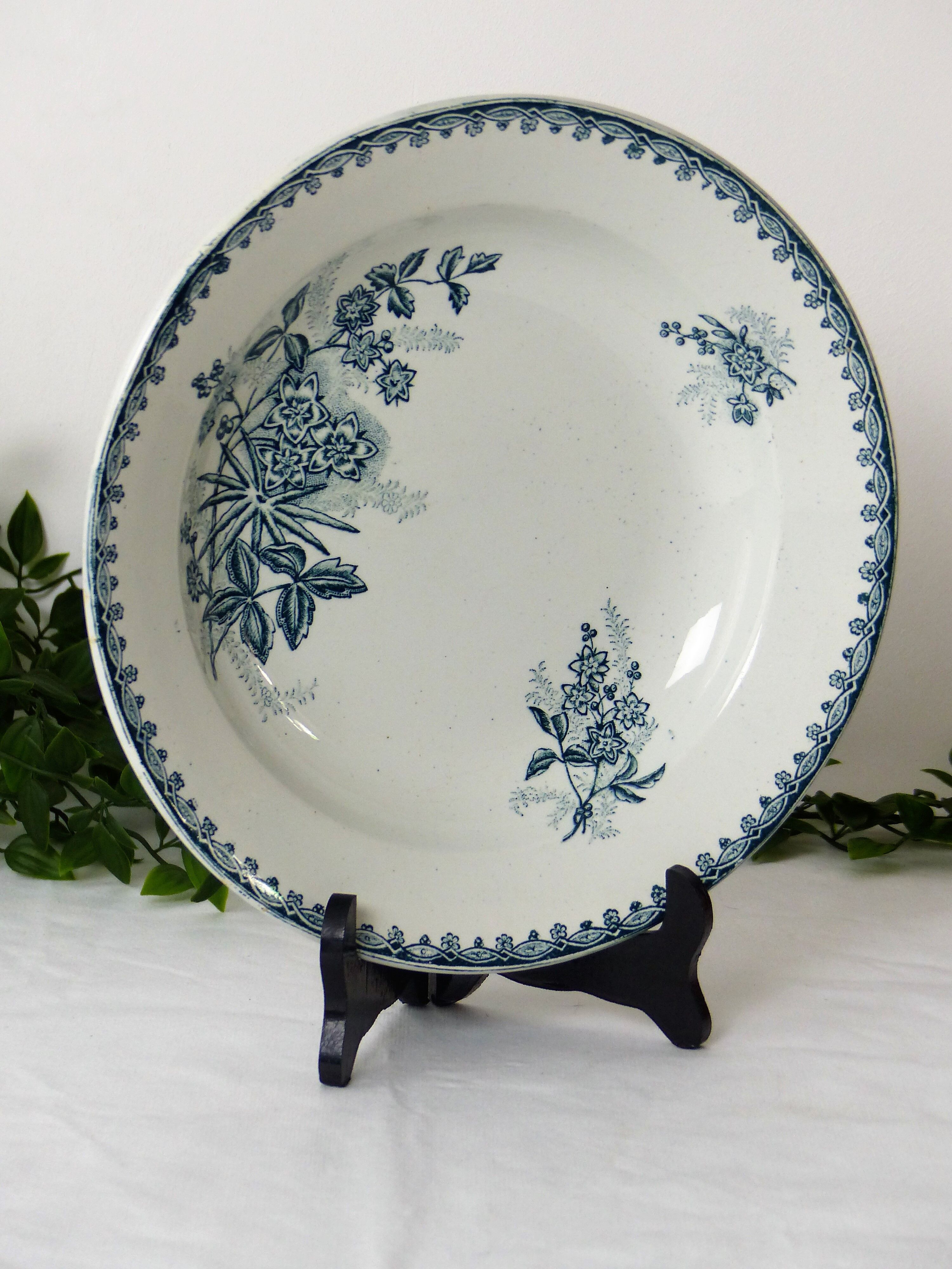 Deep service dish iron earth