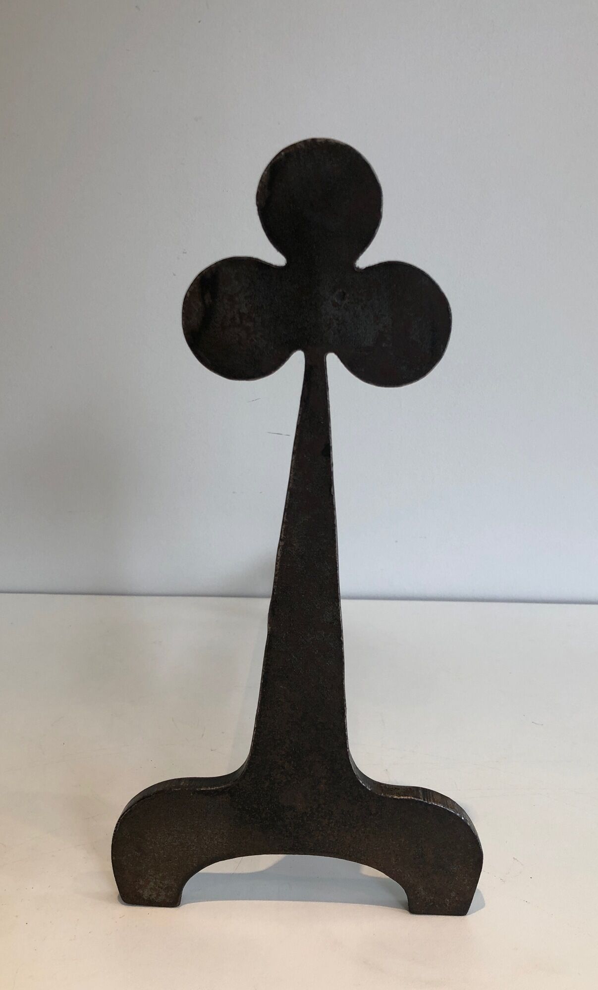 Pair of wrought steel and iron chenets with clover decorations 1950