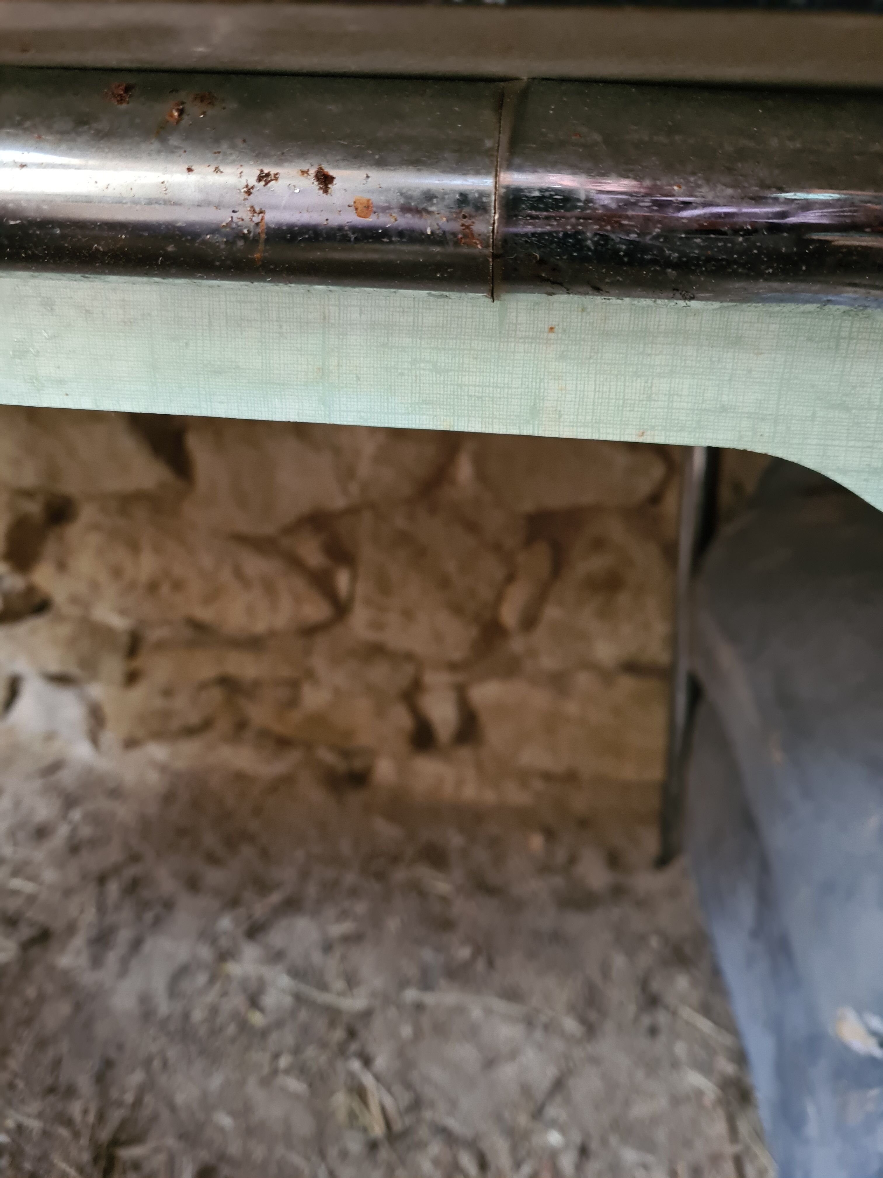 Table formica and its 4 chairs