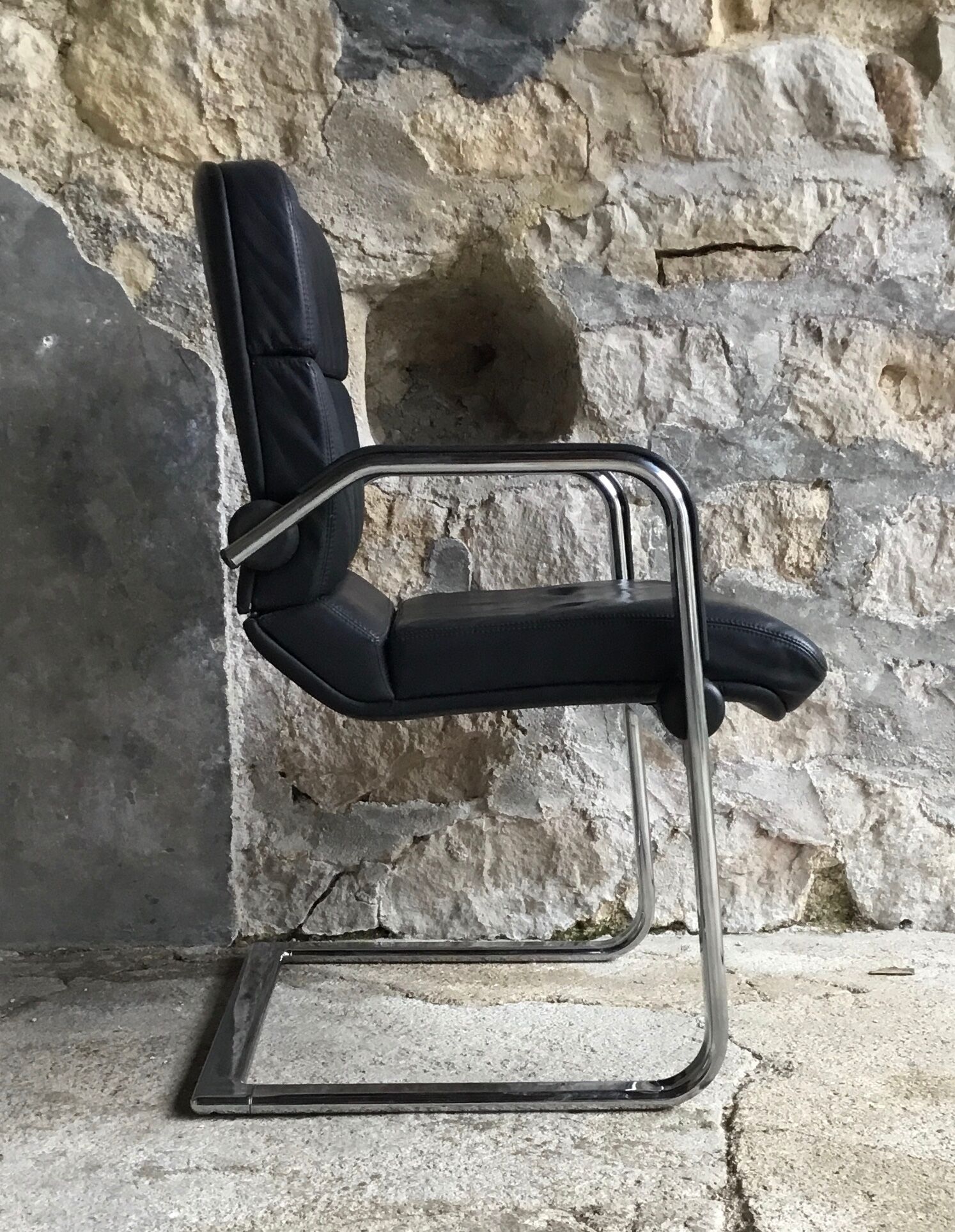 Ahrend Cirkel cantilever recliner desk - black leather - late 20th century
