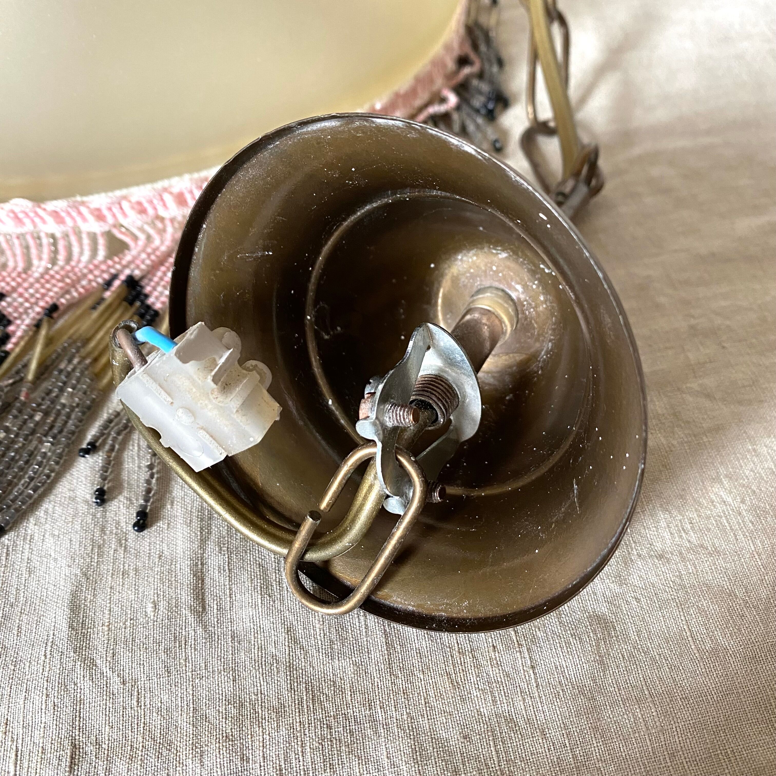 Pendant light in frosted glass and beads