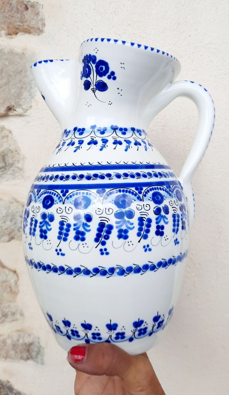 Ceramic pitcher cruz