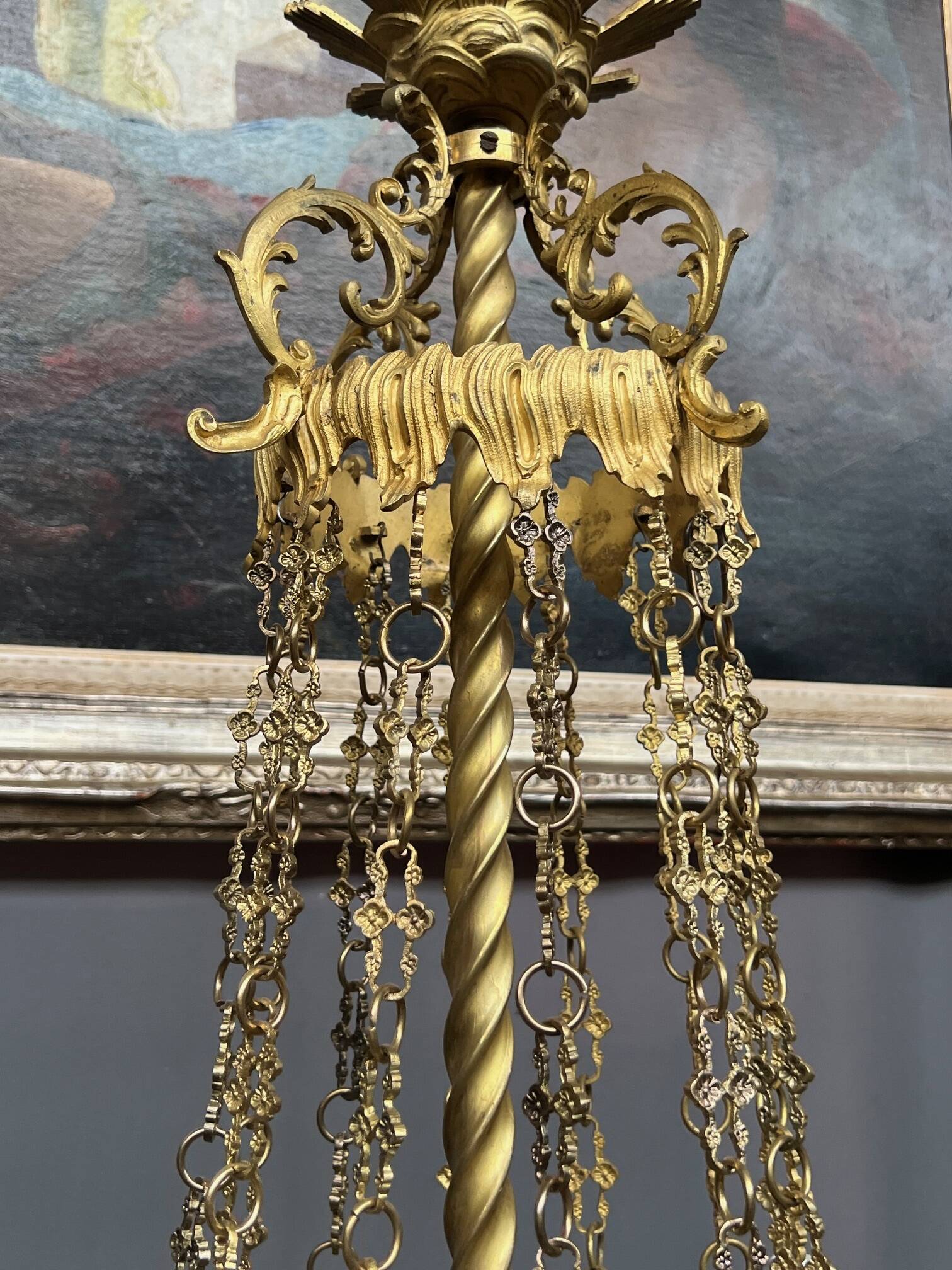 Large 155 cm crystal chandelier in Rococo style with 8 light arms.