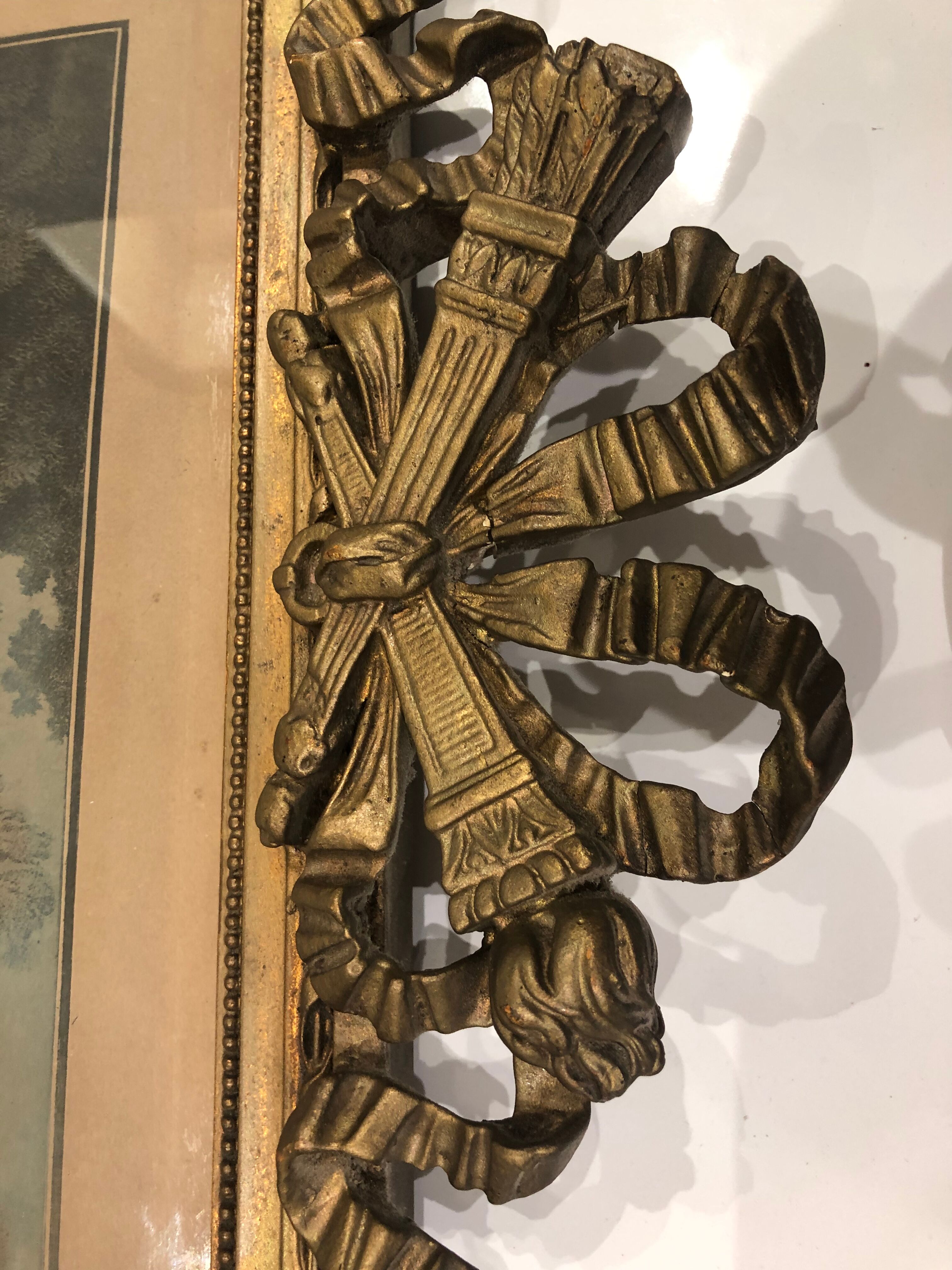 Old louis XVI style frame engraving climbing