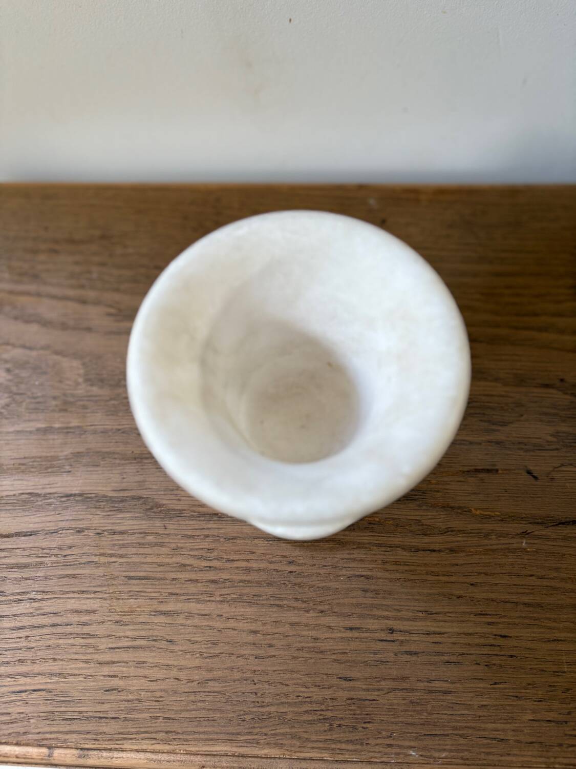 Vase en albâtre sculpté vintage