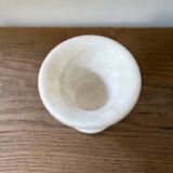 Vase en albâtre sculpté vintage