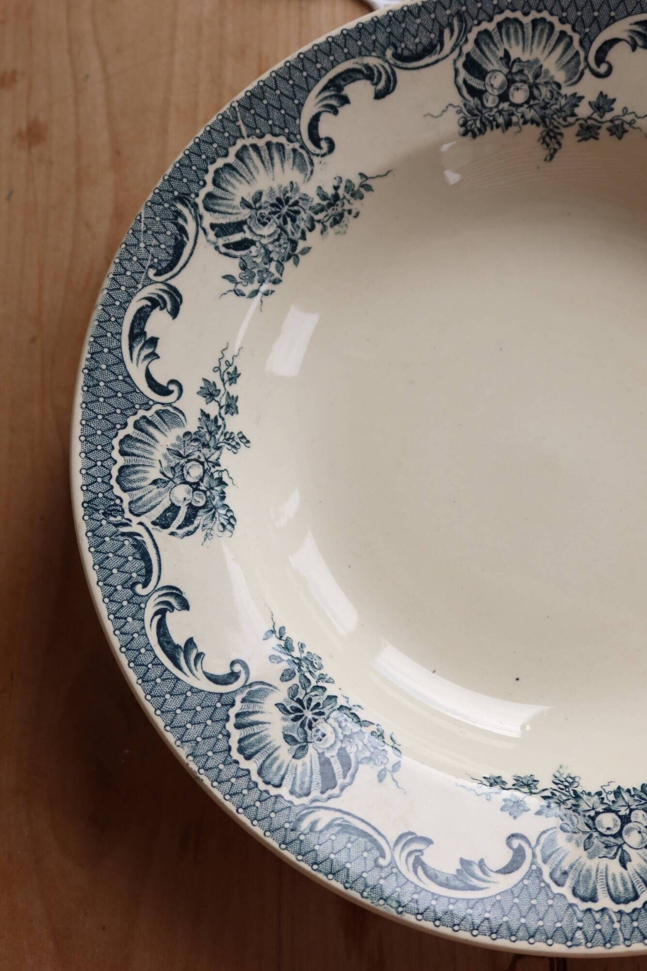 Vintage hollow plate Lavallière - Moulin des Loups - Floral rim
