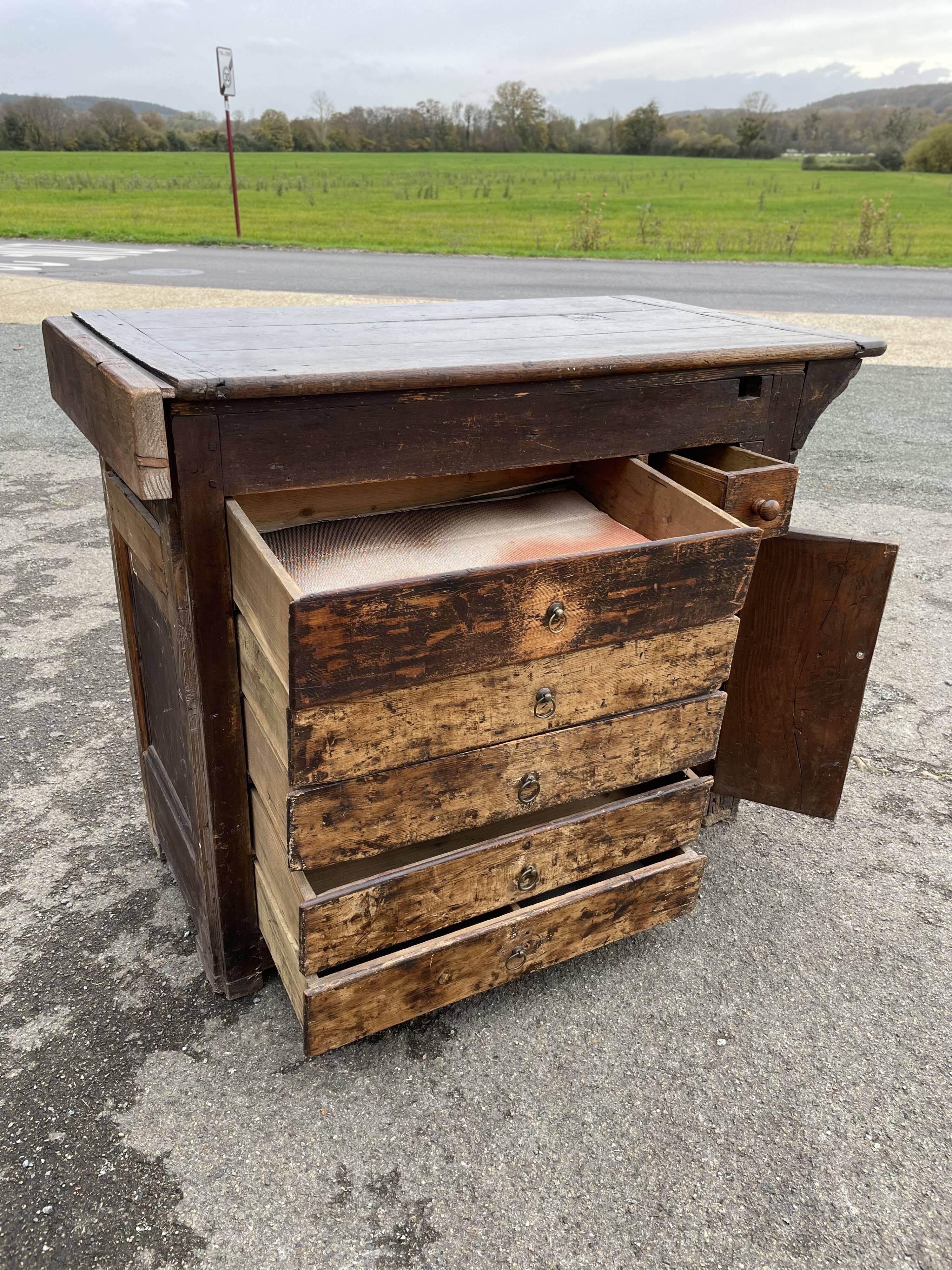 Tradesman's cabinet with drawers