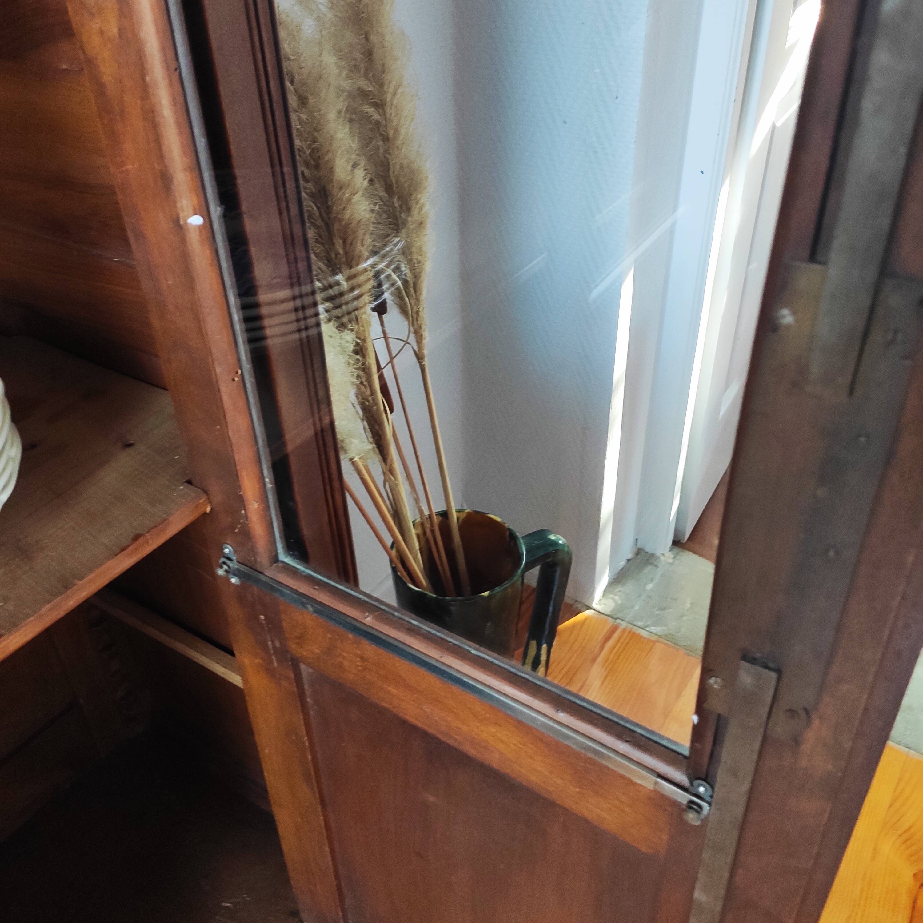 Parisian glass cabinet in solid walnut