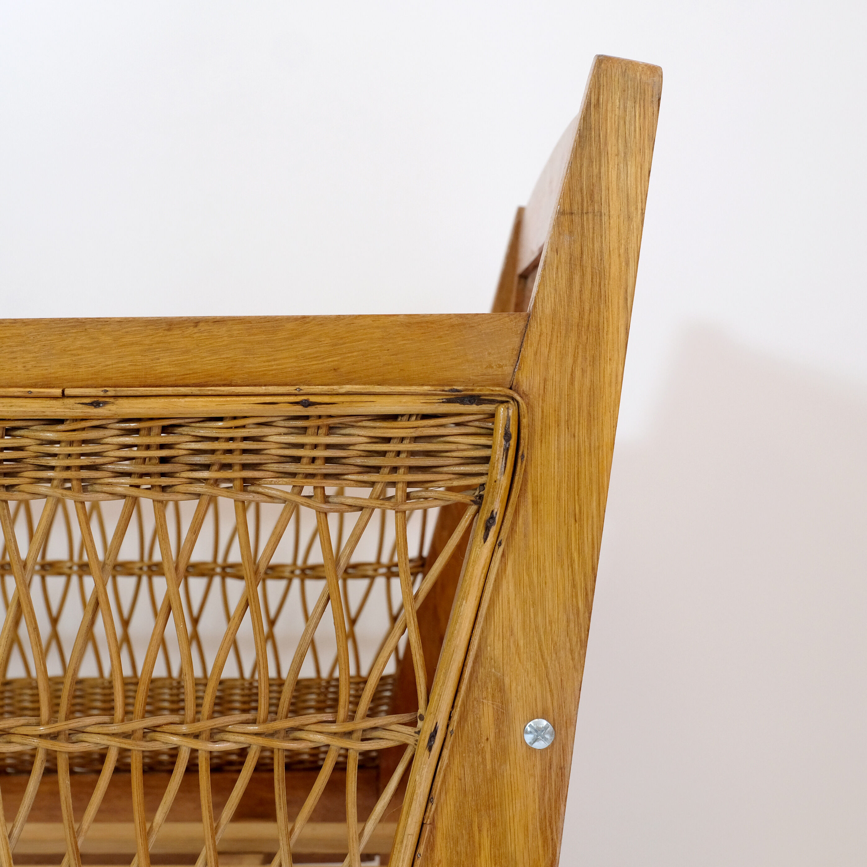 Children's bed or crib with wicker décor, 1960-1970.