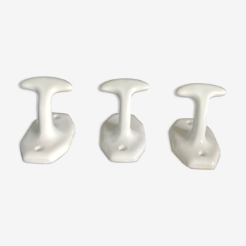 Lot de 3 patères en porcelaine