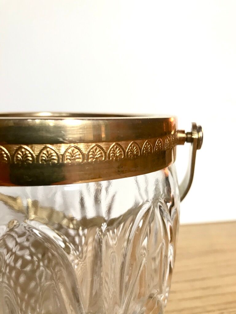 Glass ice bucket + spoonful