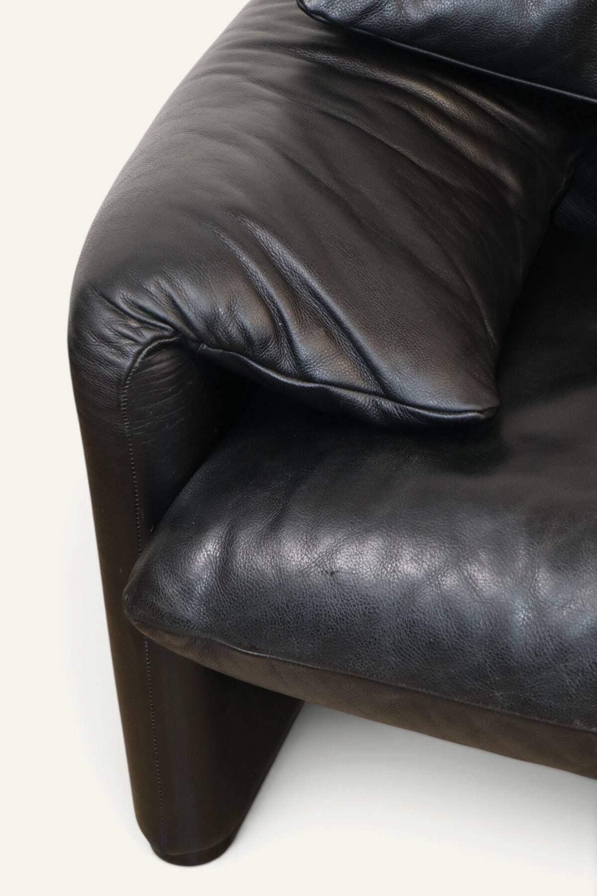 Maralunga 3-seater sofa in black leather by Vico Magistretti for Cassina