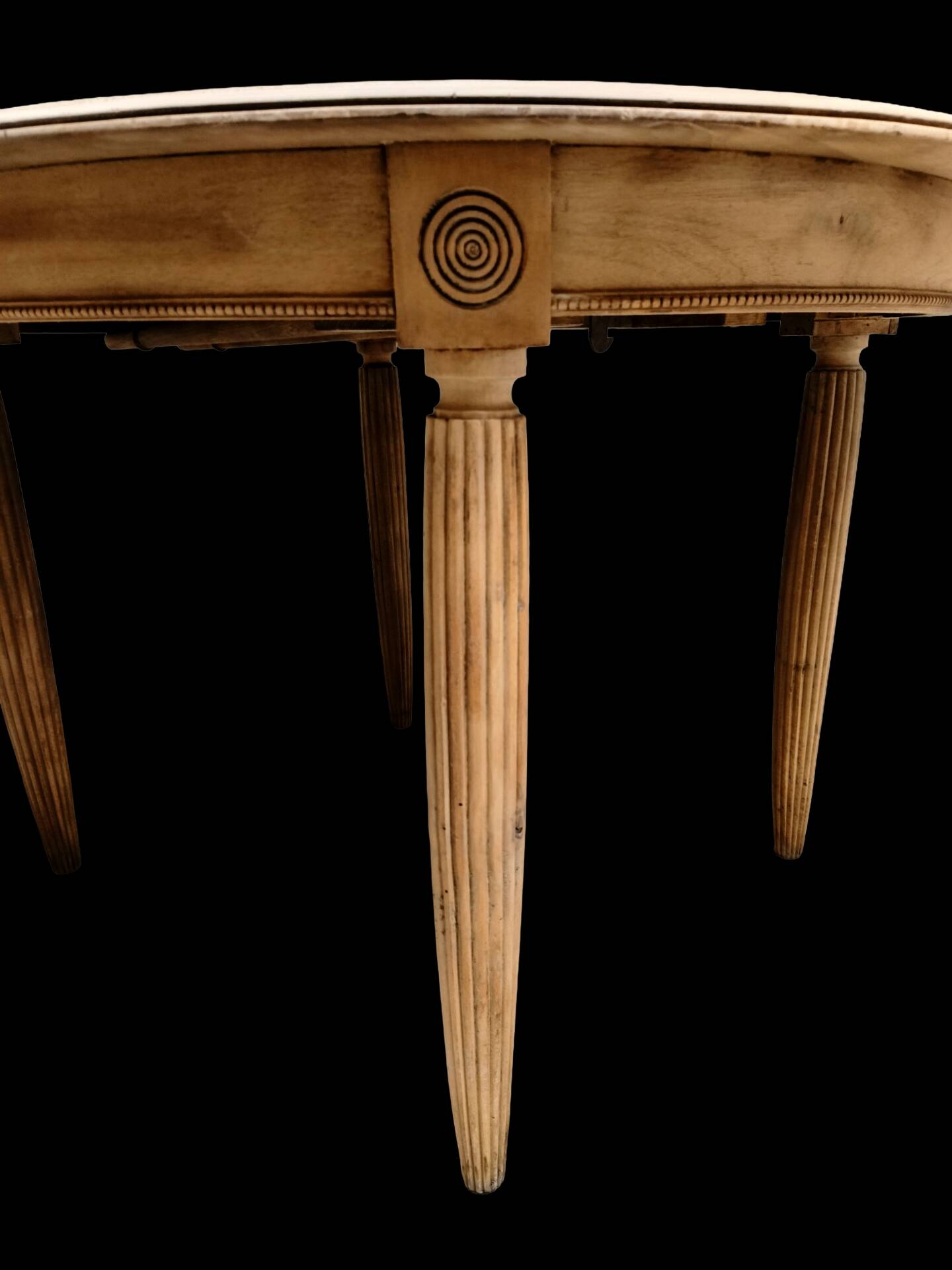 Oval extendable table in Louis XVI style – Renovated solid walnut