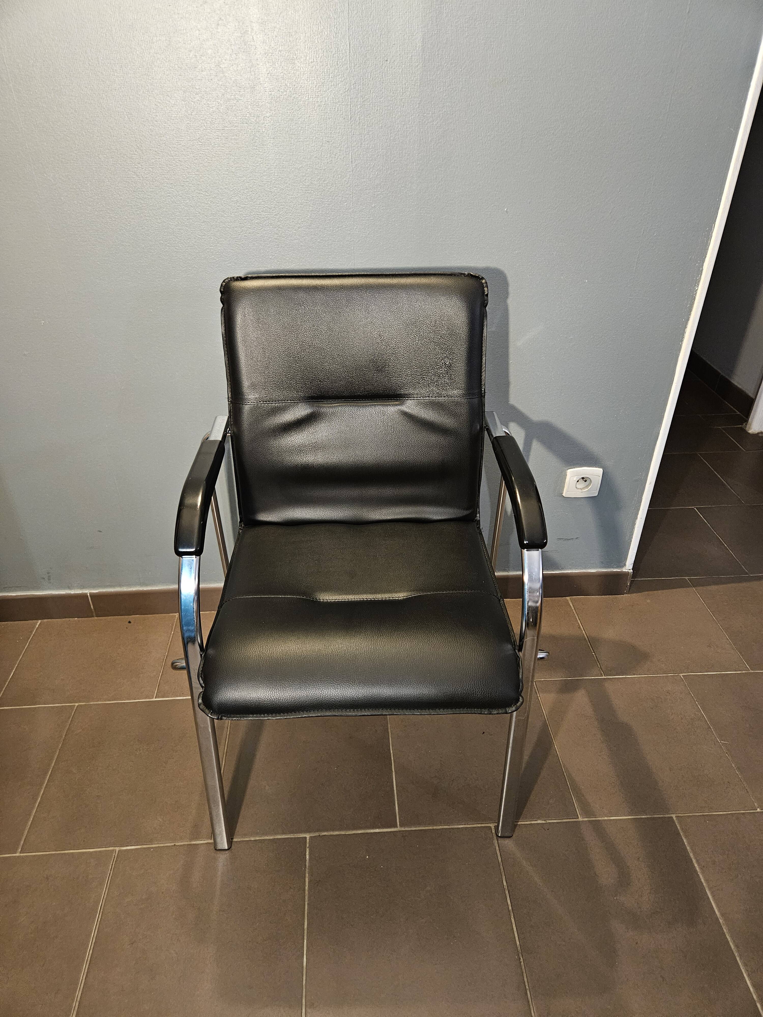 80s office chair with armrests