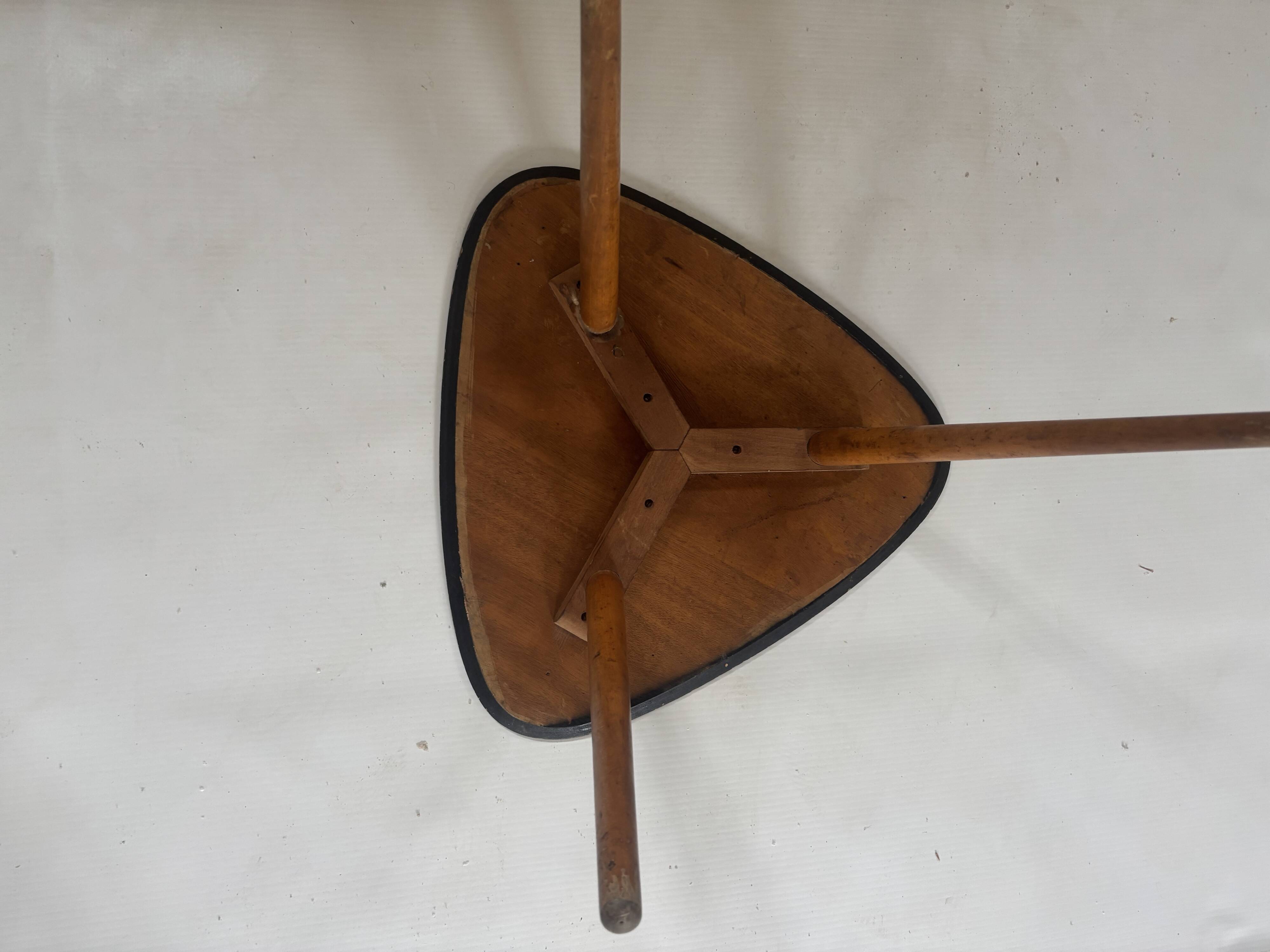 Vintage coffee table – Free form & triode base