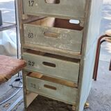 Storage cabinet with drawers
