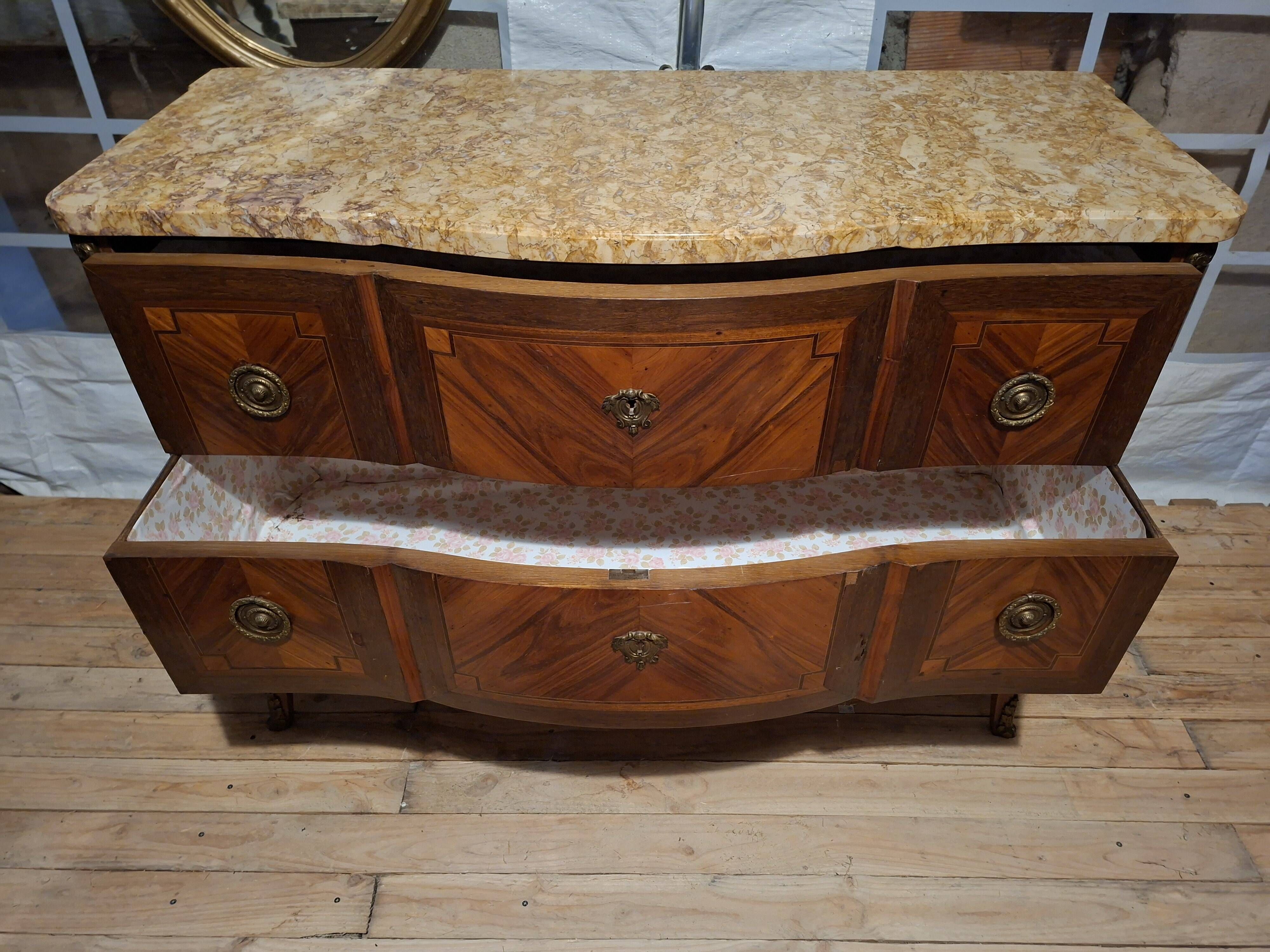 Commode transition Louis XV – Louis XVI en marqueterie, XVIIIe siècle (om)