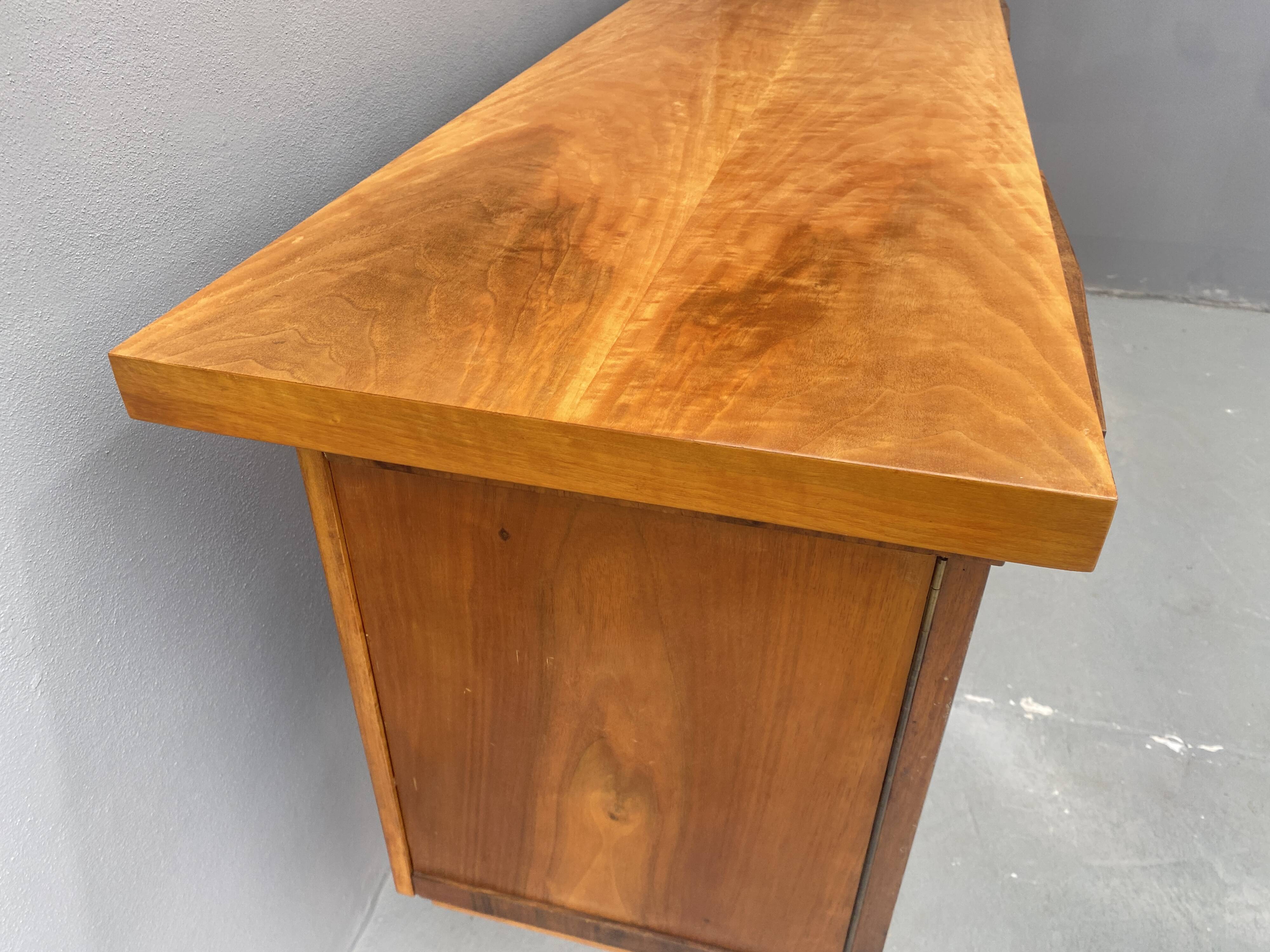 Bureau en noyer du milieu du siècle, années 1970, Tchécoslovaquie