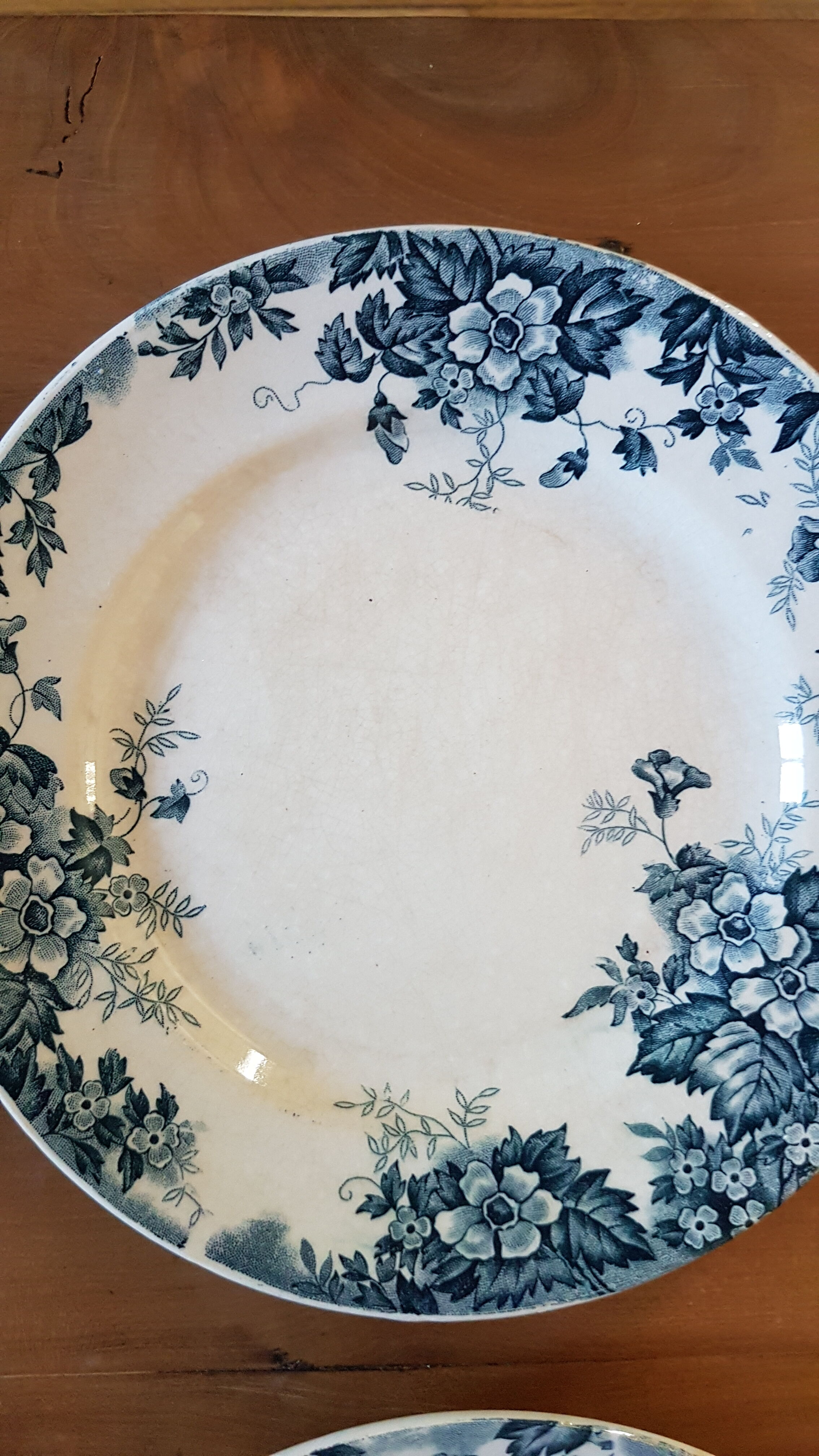 Set of 8 flat plates Saint Amand and Hamage