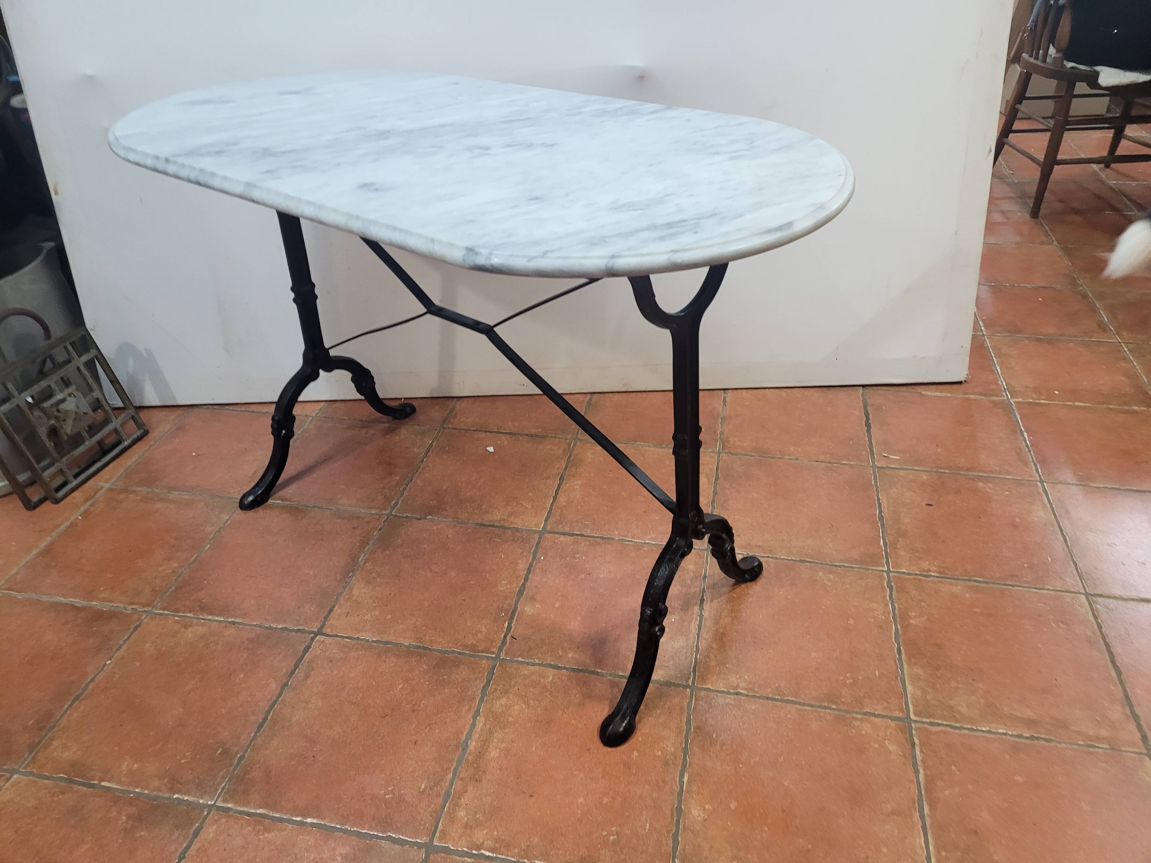 Table bistrot dessus marbre