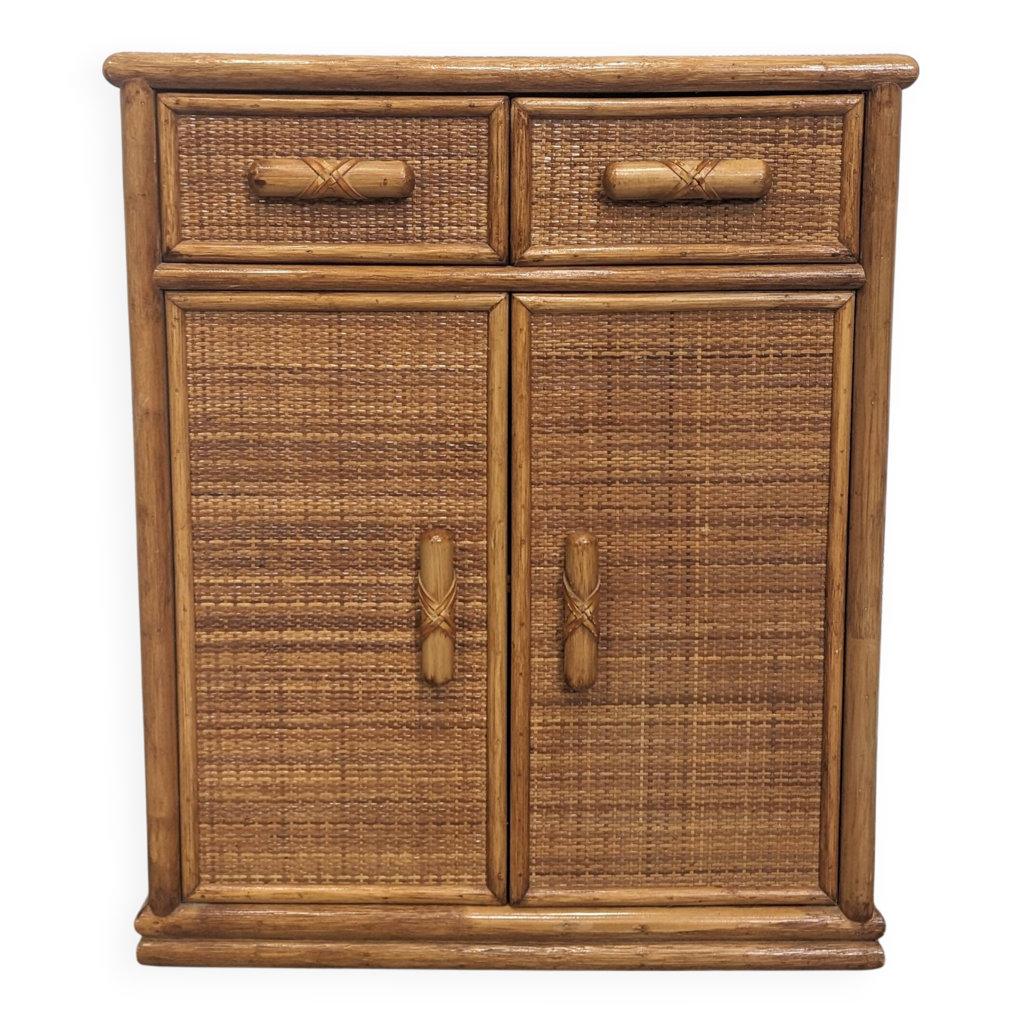Vintage chest of drawers in rattan and bamboo.