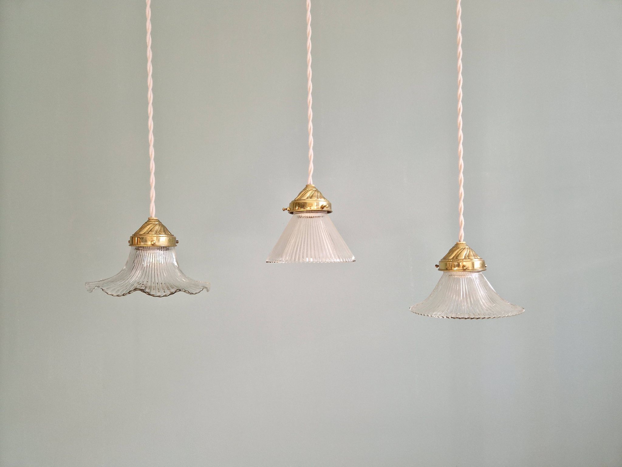 Trio of Art Deco grooved glass pendant lights, 1920s-30s