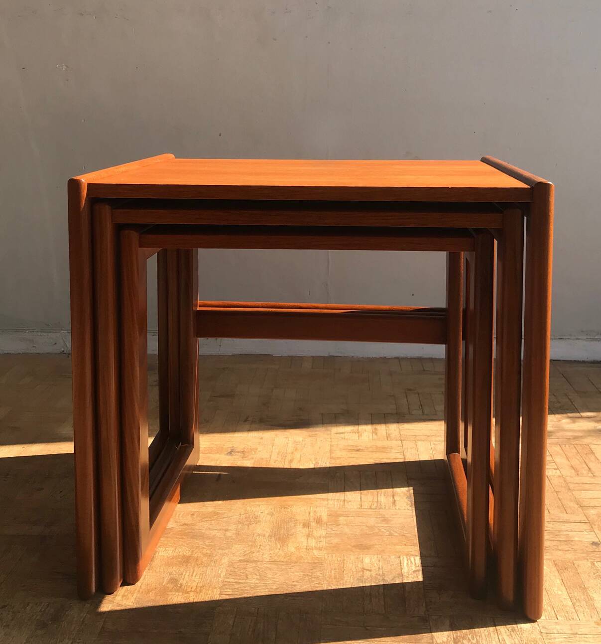 Ensemble de 3 tables gigognes en teck