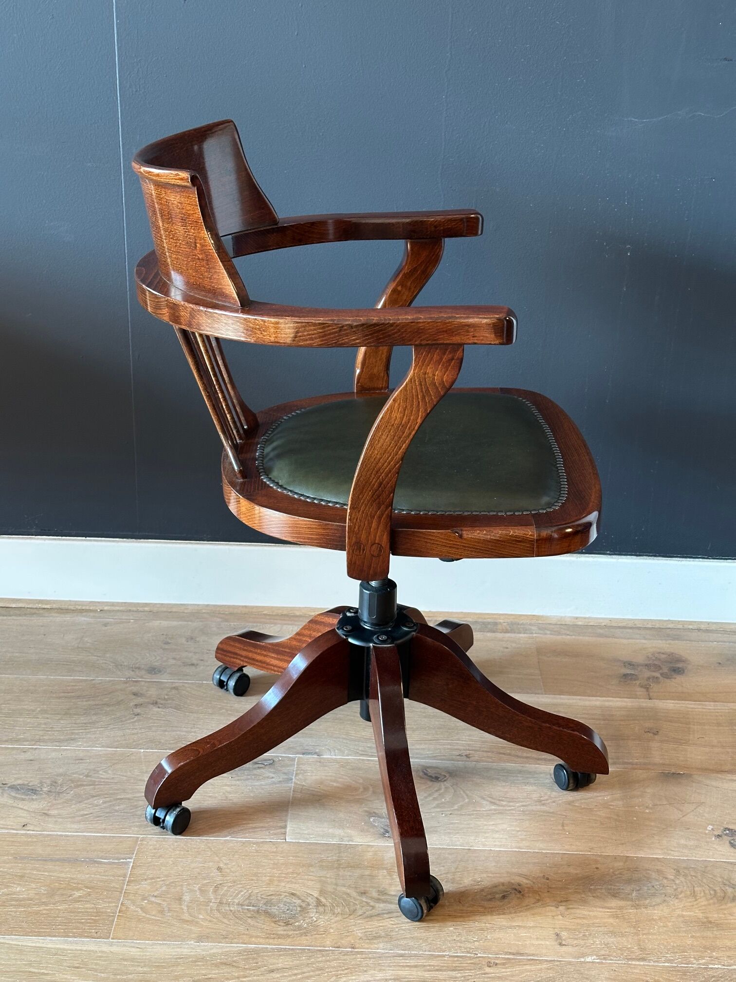 Classic office chair