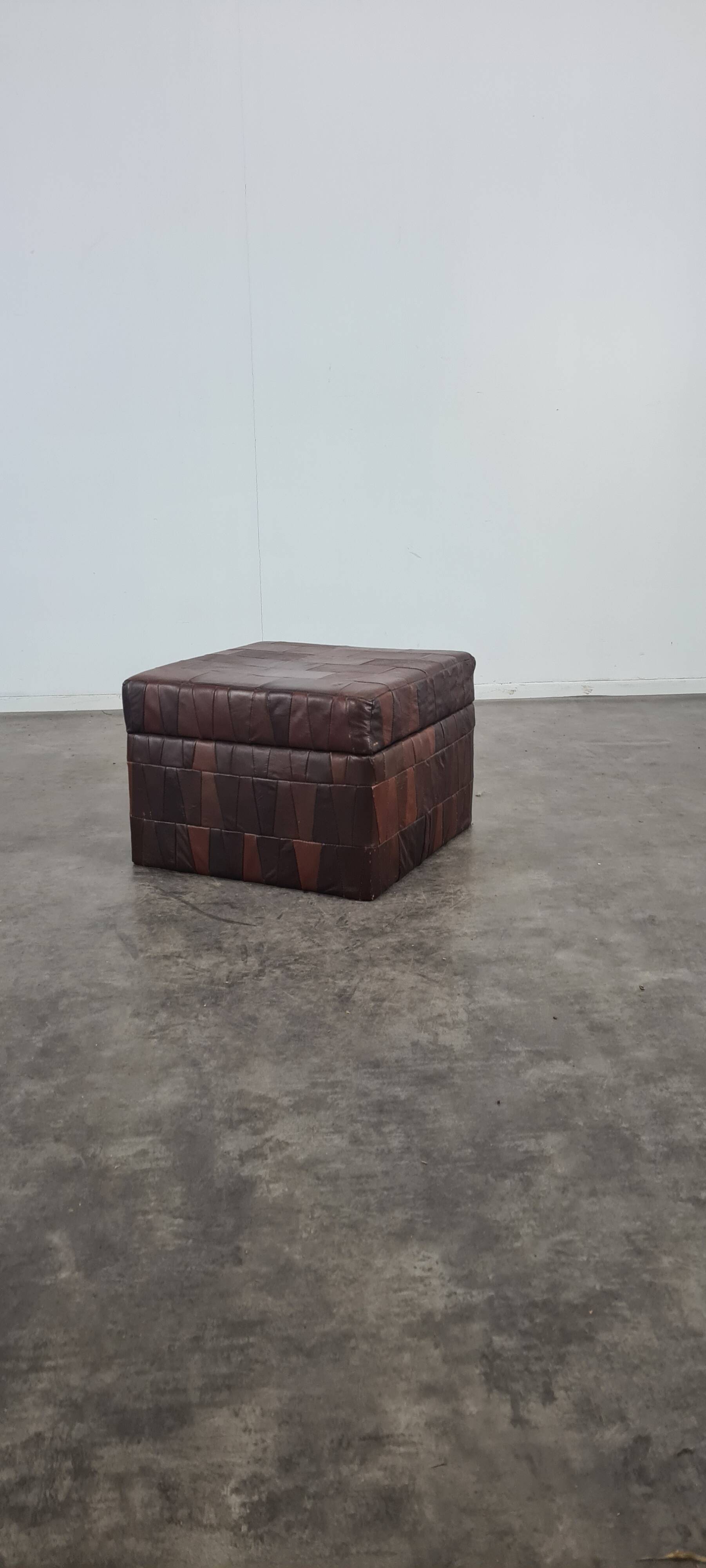 Leather pouf