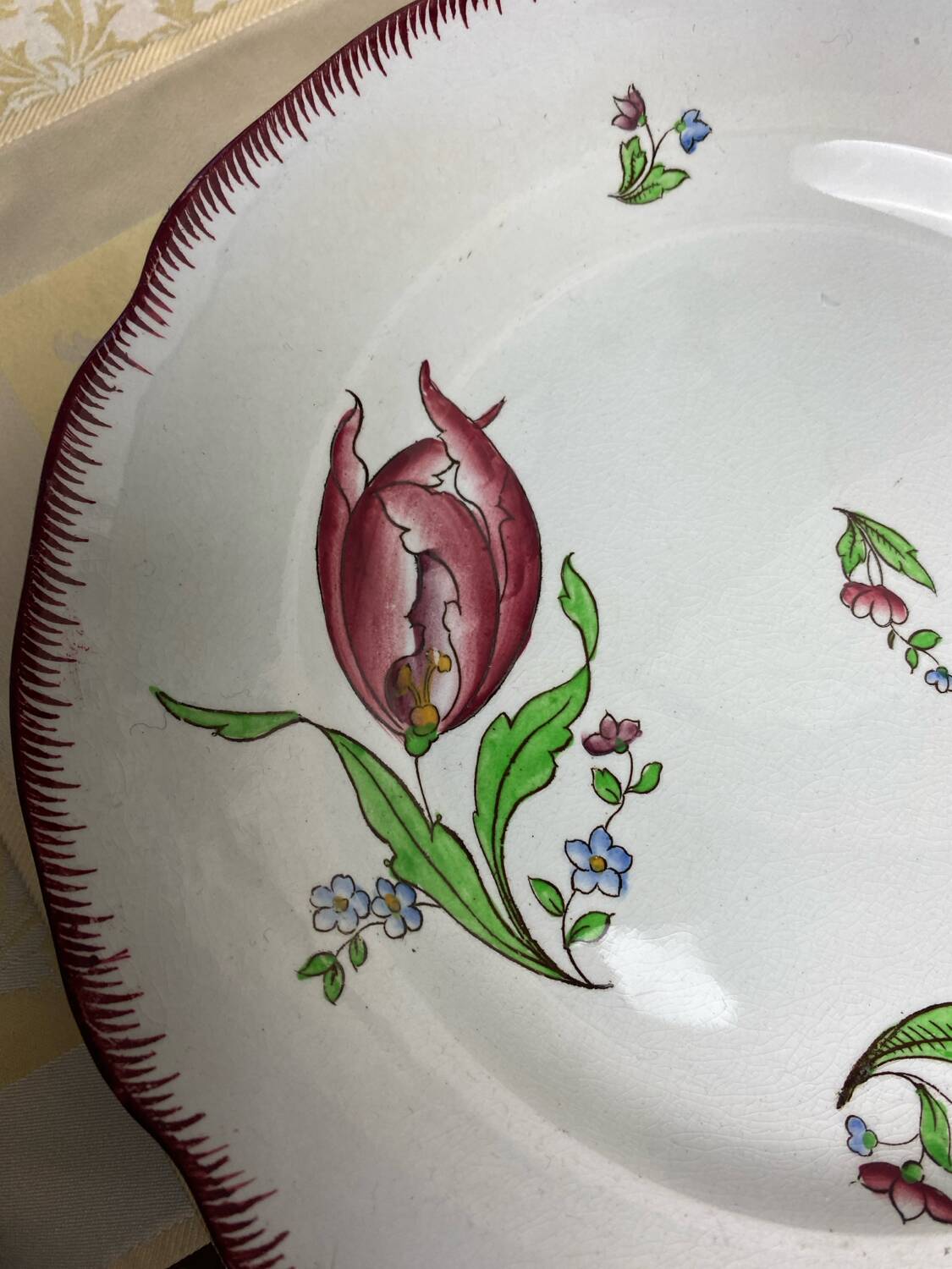 Sarreguemines plate on pedestal