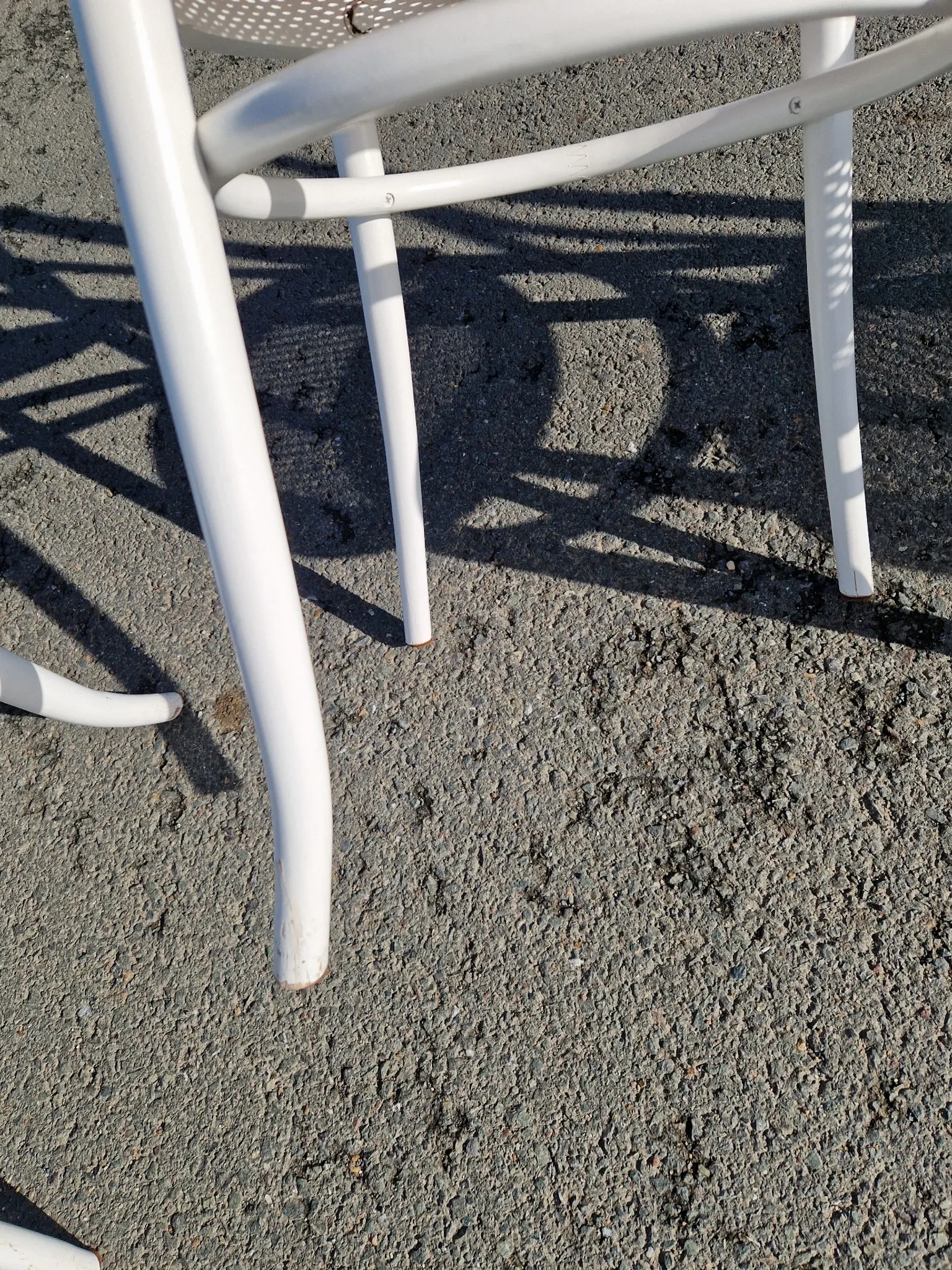Lot de 4 chaises en bois tournés et cannage 