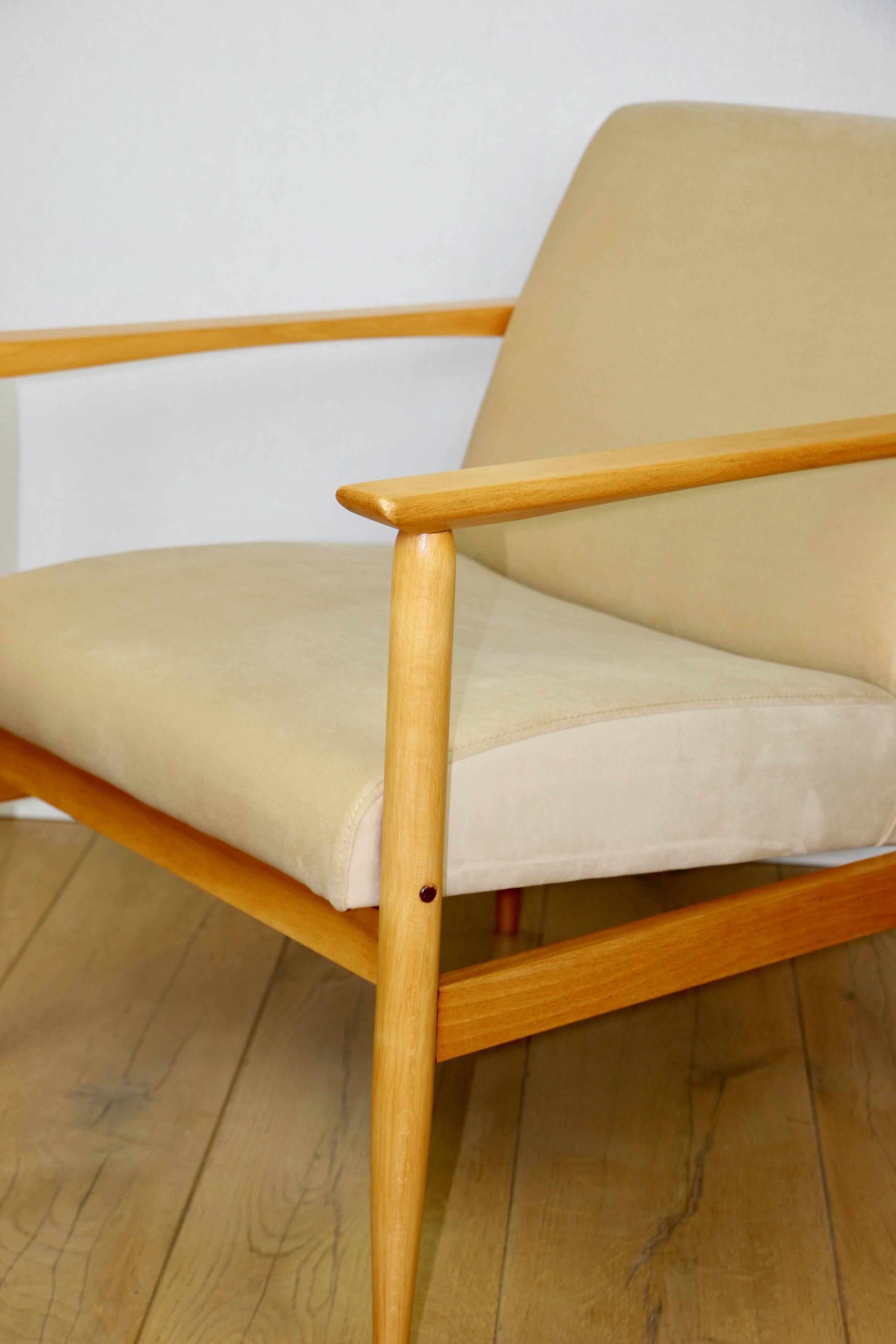 Vintage Loft armchair 70s light beige - velvet fabric - natural beech wood