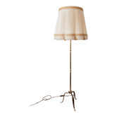 Lampadaire tripode en laiton doré, abat-jour plissé, style Louis XV