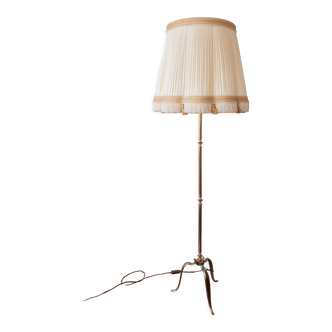 Tripod floor lamp in gilded brass, pleated lampshade, Louis XV style