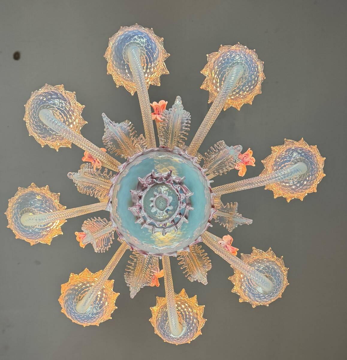 Venetian chandelier in blue and pink Murano glass, 8 light arms, circa 19