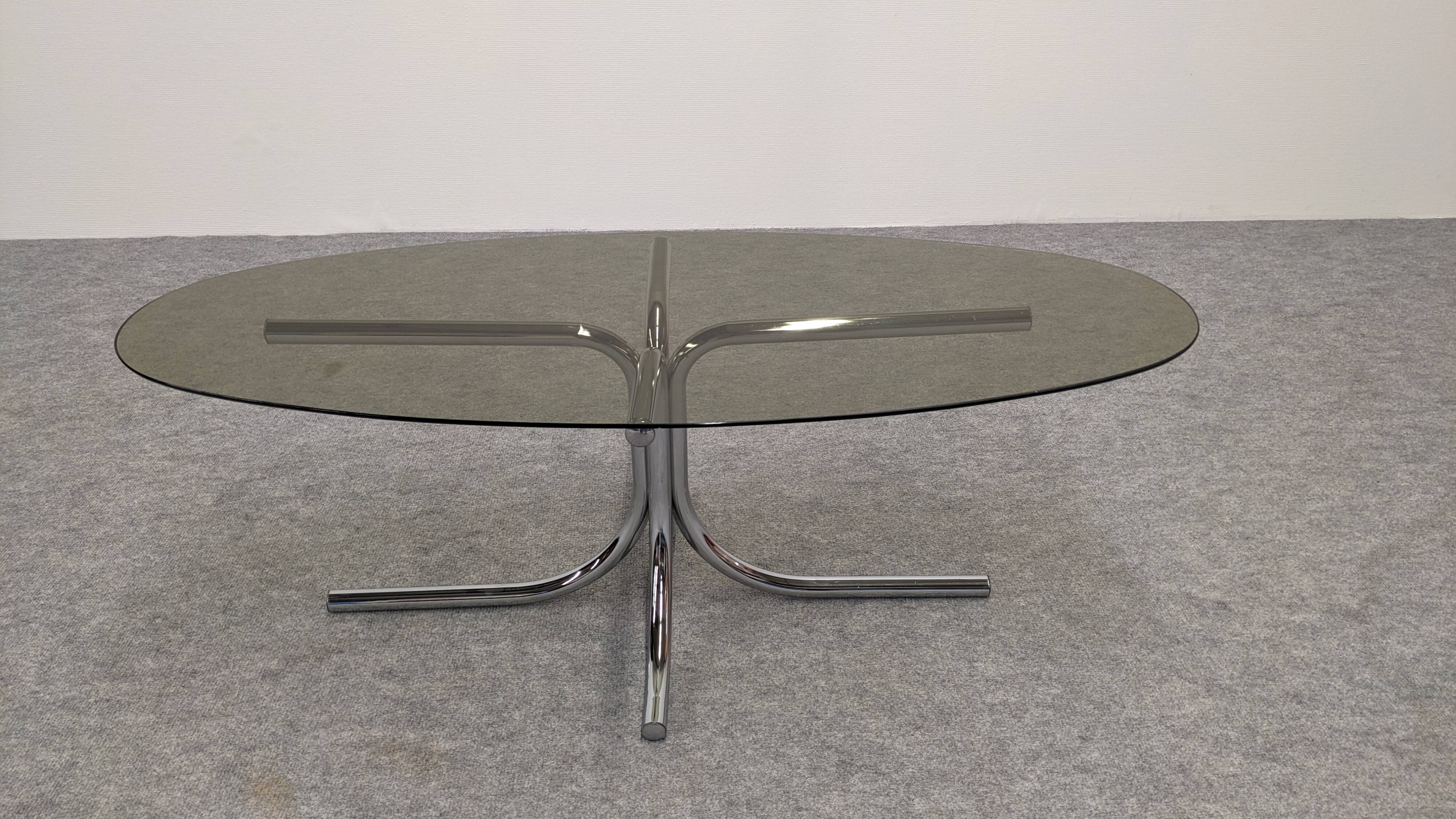 Space age coffee table in tubular and smoked glass, 60s-70s
