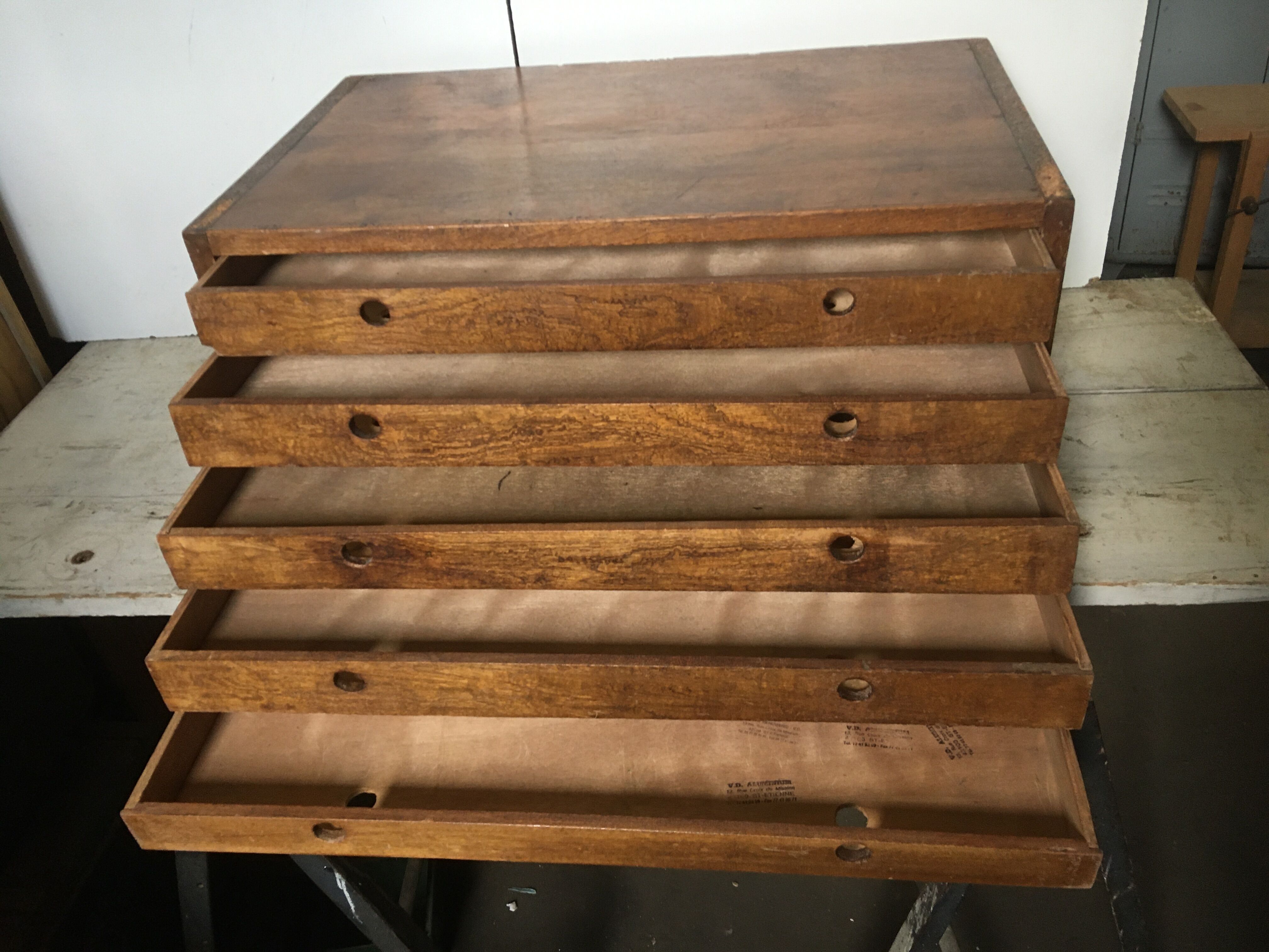 Meuble d’atelier à tiroirs pour plans/dessins en bois