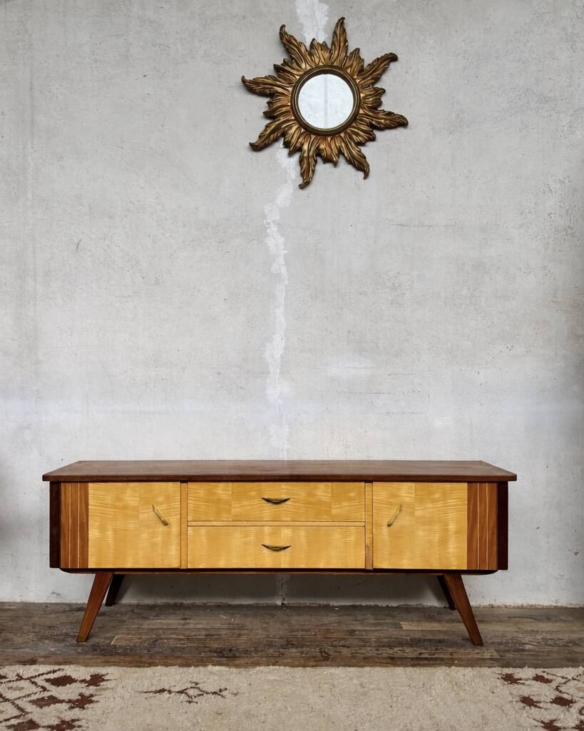 Enfilade vintage TV/Hi-Fi with tapered legs