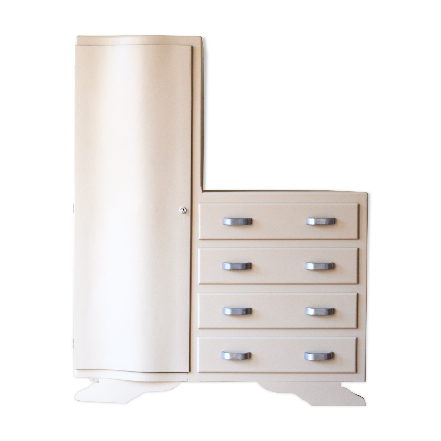 Asymmetrical cabinet